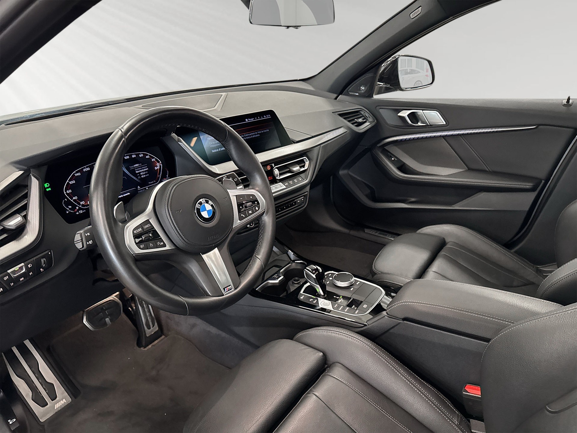 BMW M135i xDrive Swiss Performance Steptronic-showroom-element-3