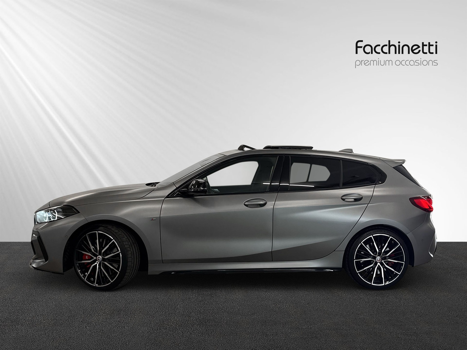 BMW M135i xDrive Swiss Performance Steptronic-showroom-element-1