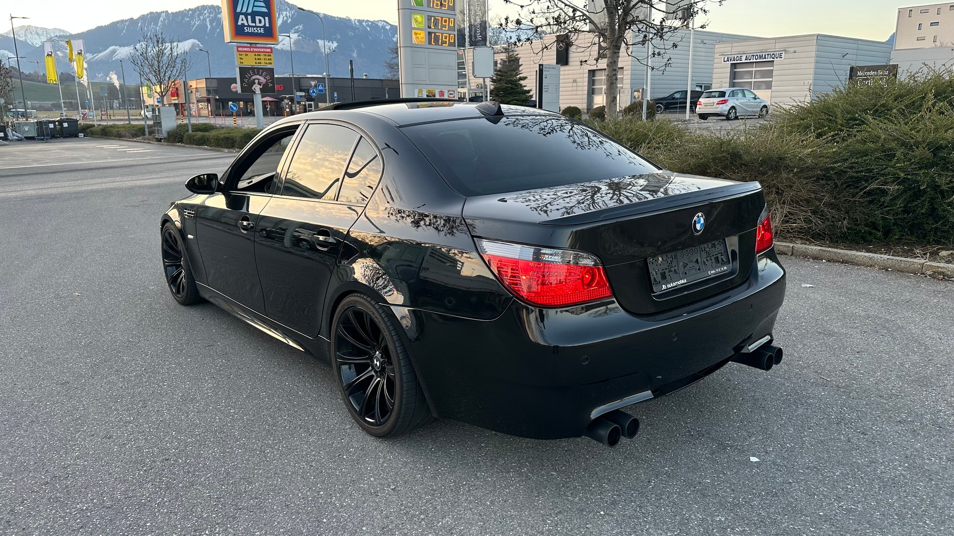 BMW M5-image-4