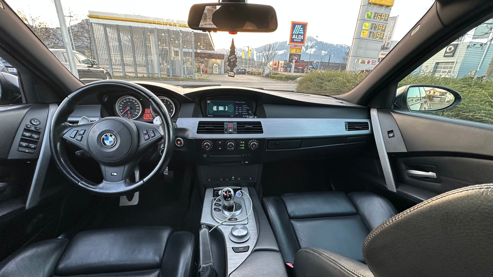 BMW M5-image-8