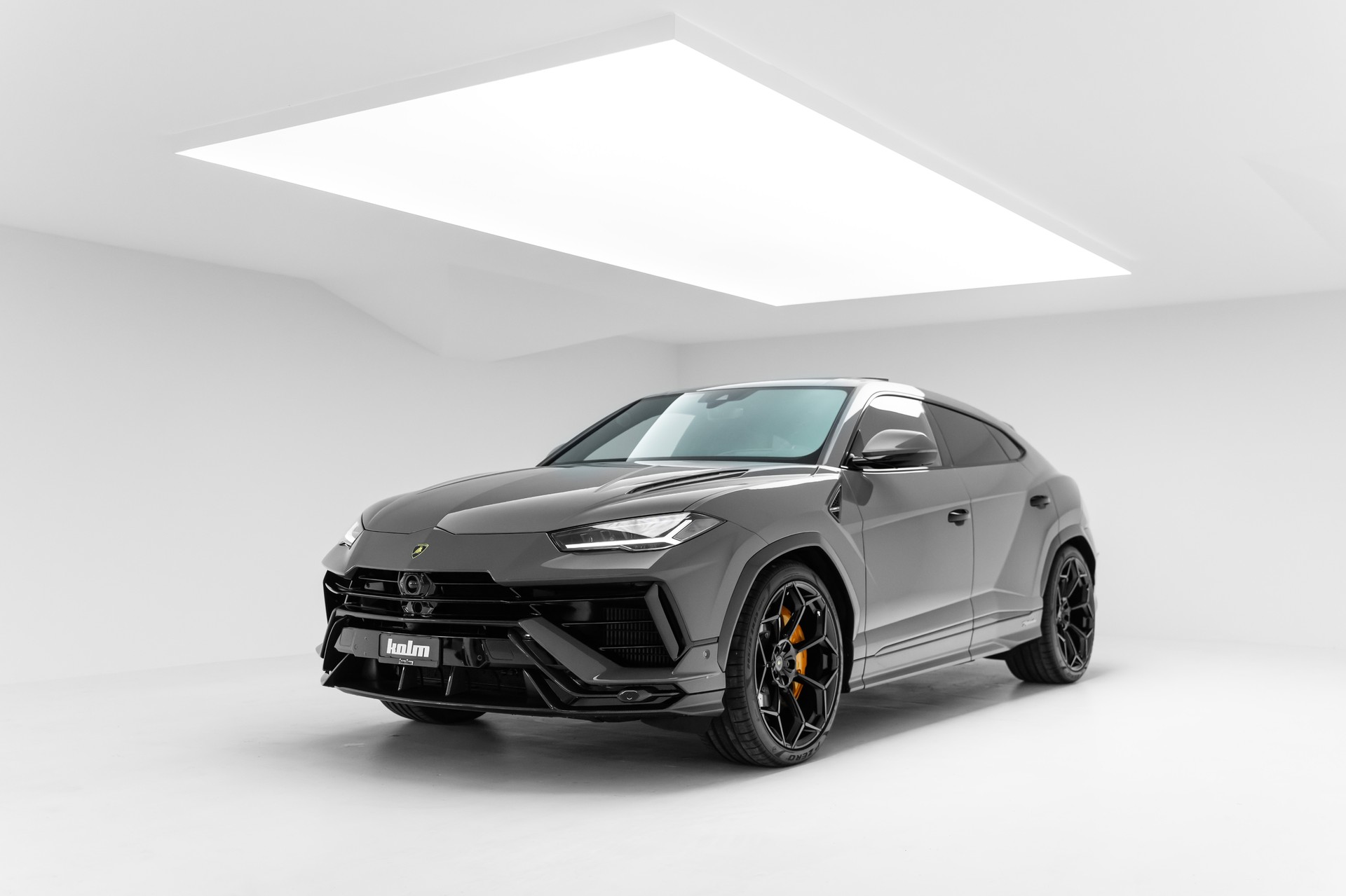 LAMBORGHINI Performante-showroom-element-2