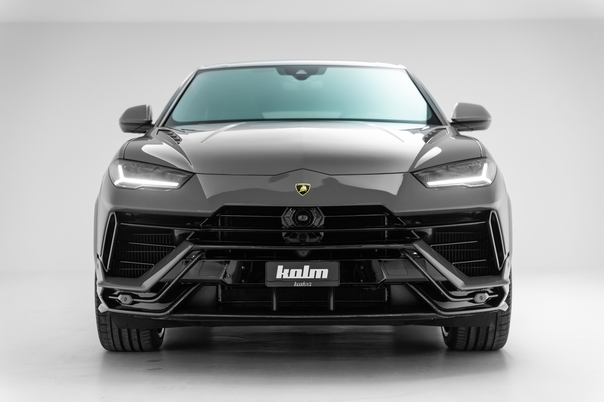 LAMBORGHINI Performante-showroom-element-1