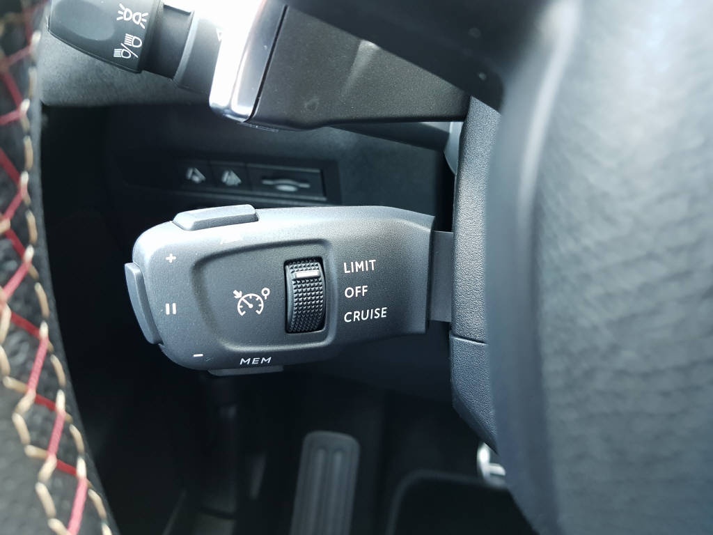 DS AUTOMOBILES DS3 Crossback 1.2 PureTech 155 Performance Line-image-9