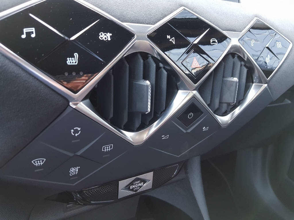 DS AUTOMOBILES DS3 Crossback 1.2 PureTech 155 Performance Line-image-10