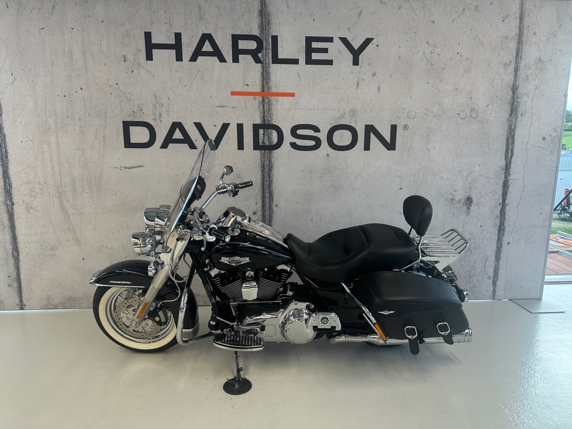 HARLEY-DAVIDSON FLHRC 1690 Road King Classic-image-3