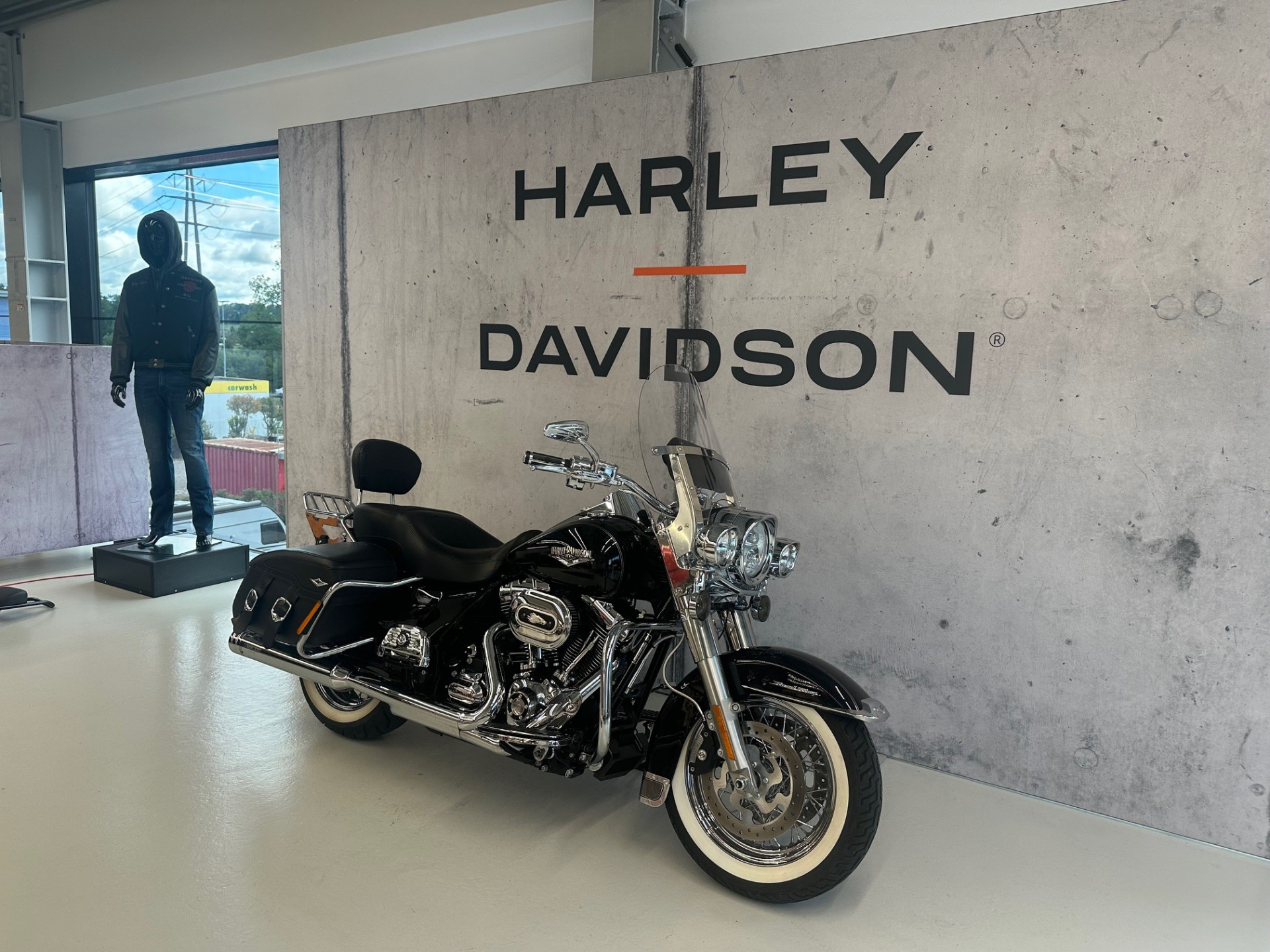 HARLEY-DAVIDSON FLHRC 1690 Road King Classic-image-1