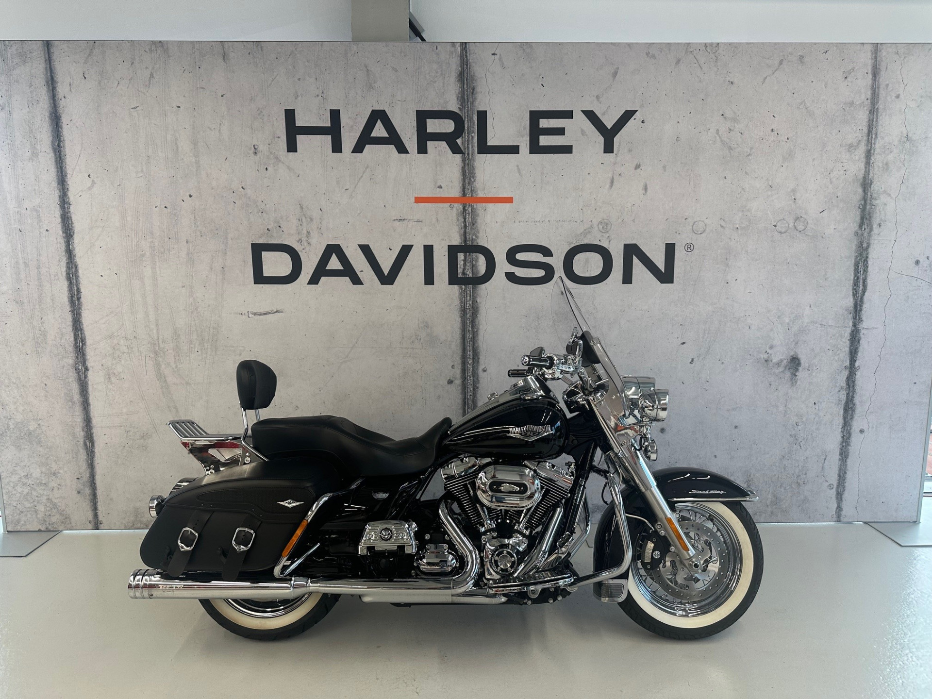 HARLEY-DAVIDSON FLHRC 1690 Road King Classic-image-0