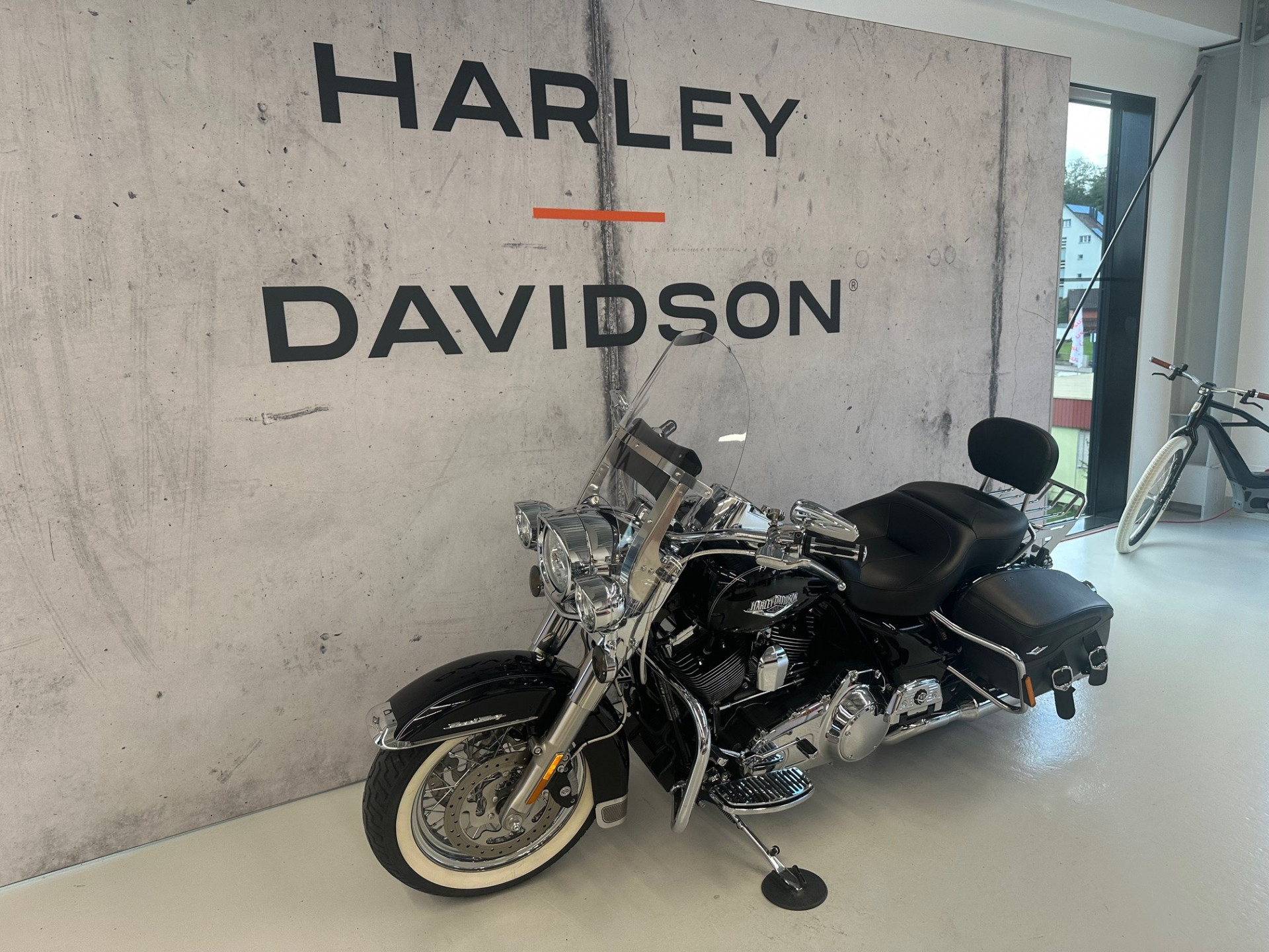 HARLEY-DAVIDSON FLHRC 1690 Road King Classic-image-5