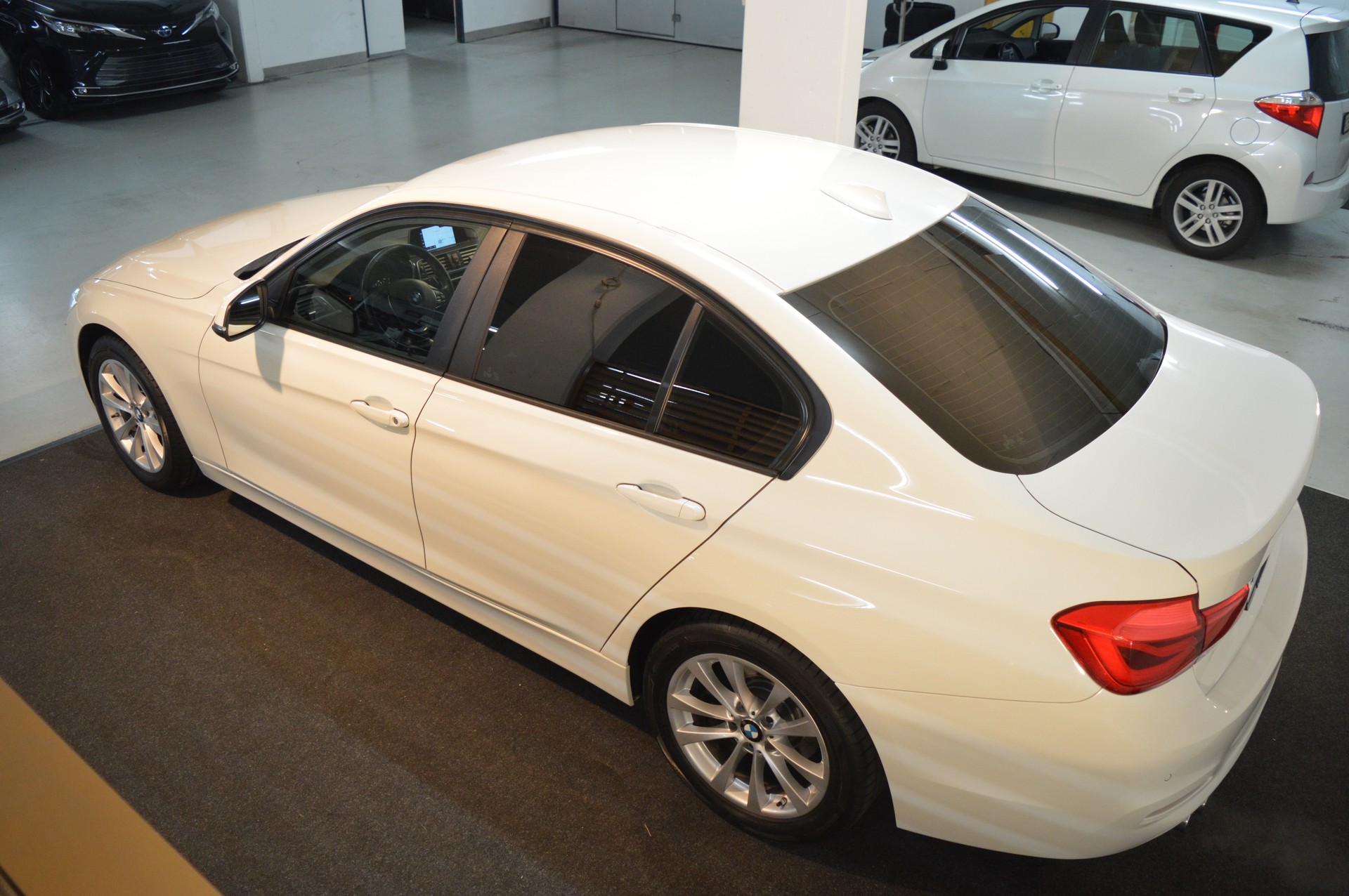 BMW 320i Steptronic-image-5