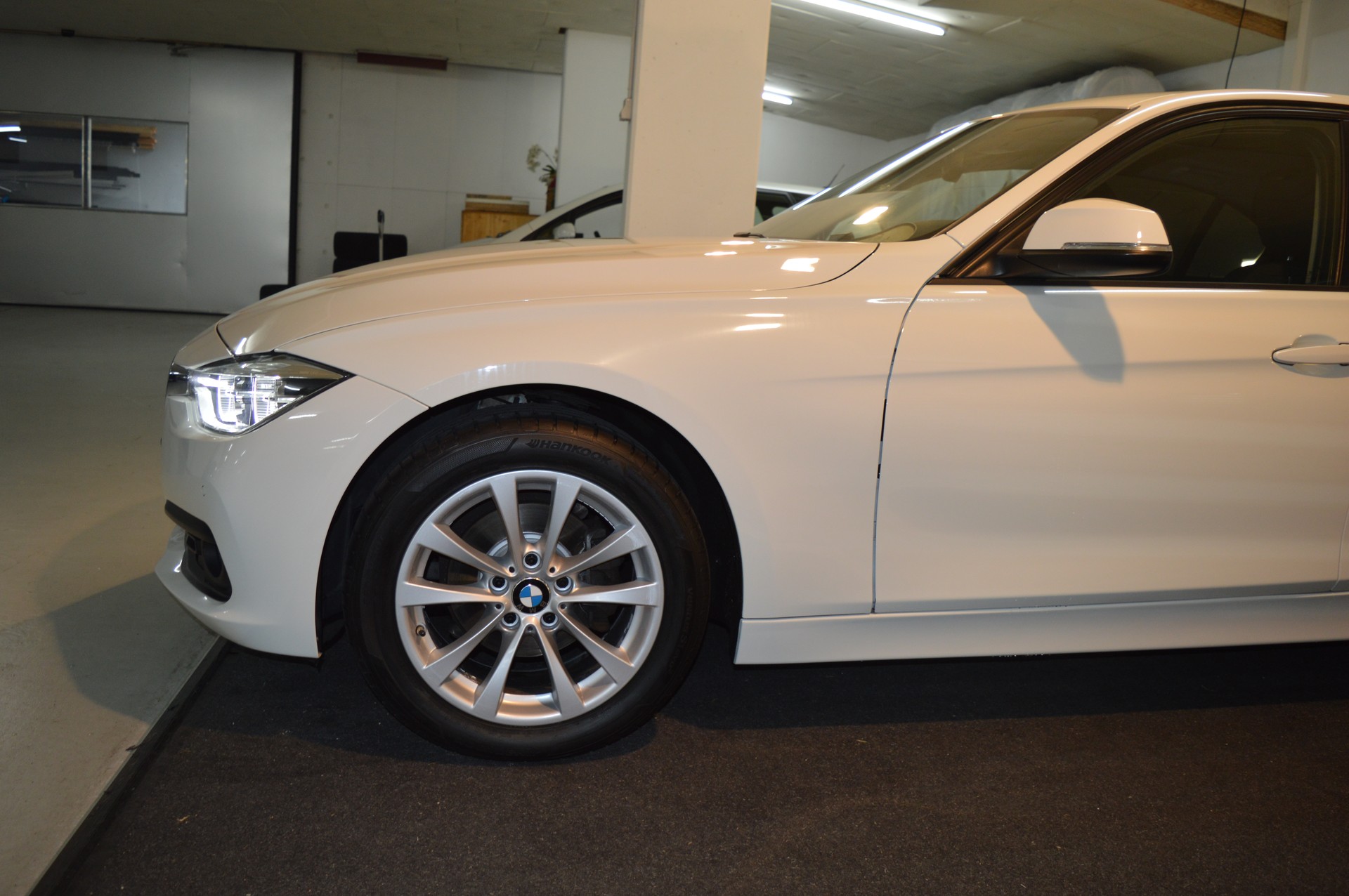 BMW 320i Steptronic-image-10