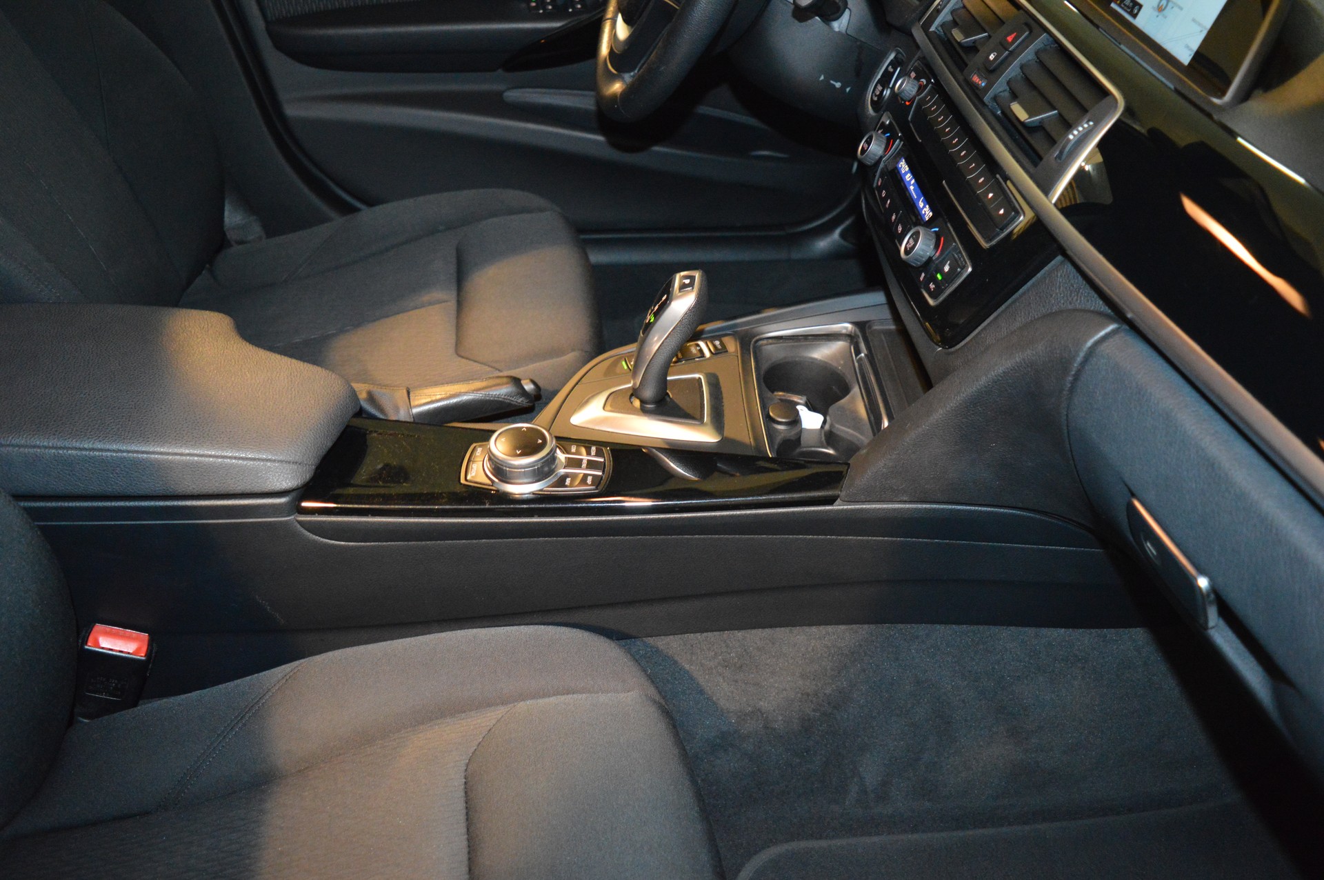 BMW 320i Steptronic-image-16