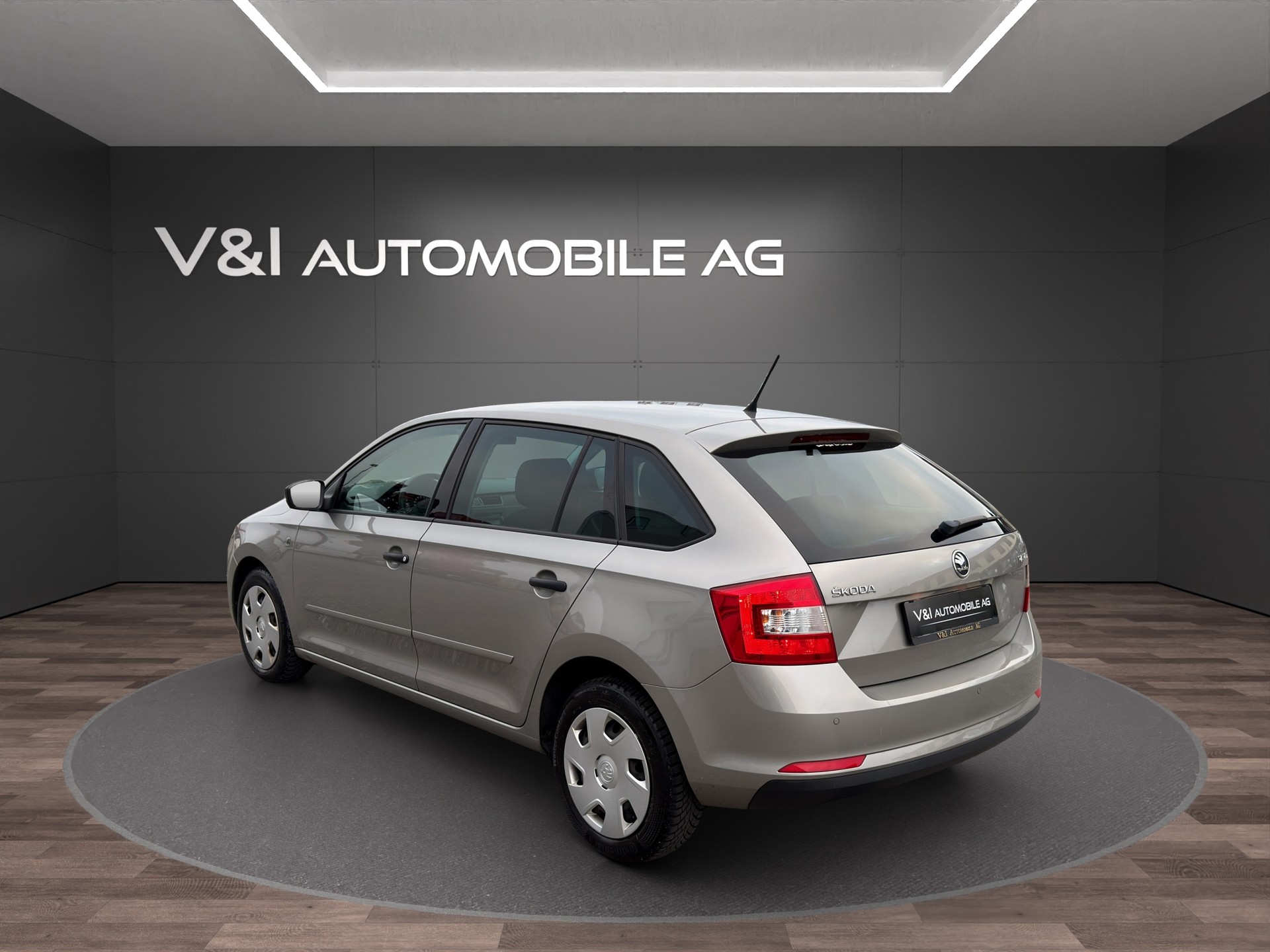 SKODA Rapid Spaceback 1.4 TSI Active DSG-image-4