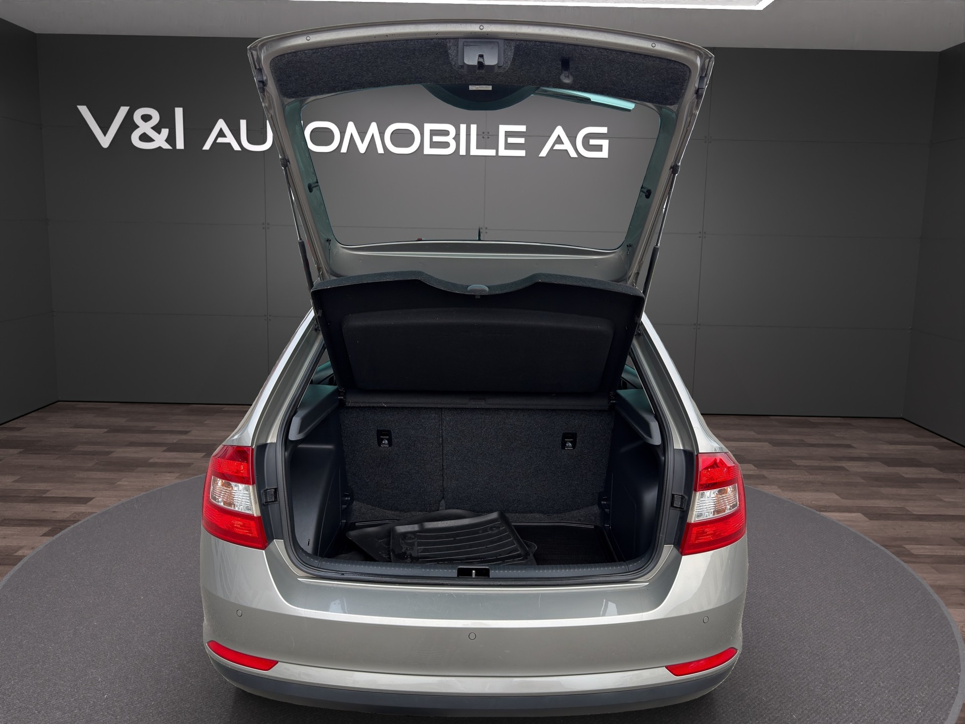 SKODA Rapid Spaceback 1.4 TSI Active DSG-image-23