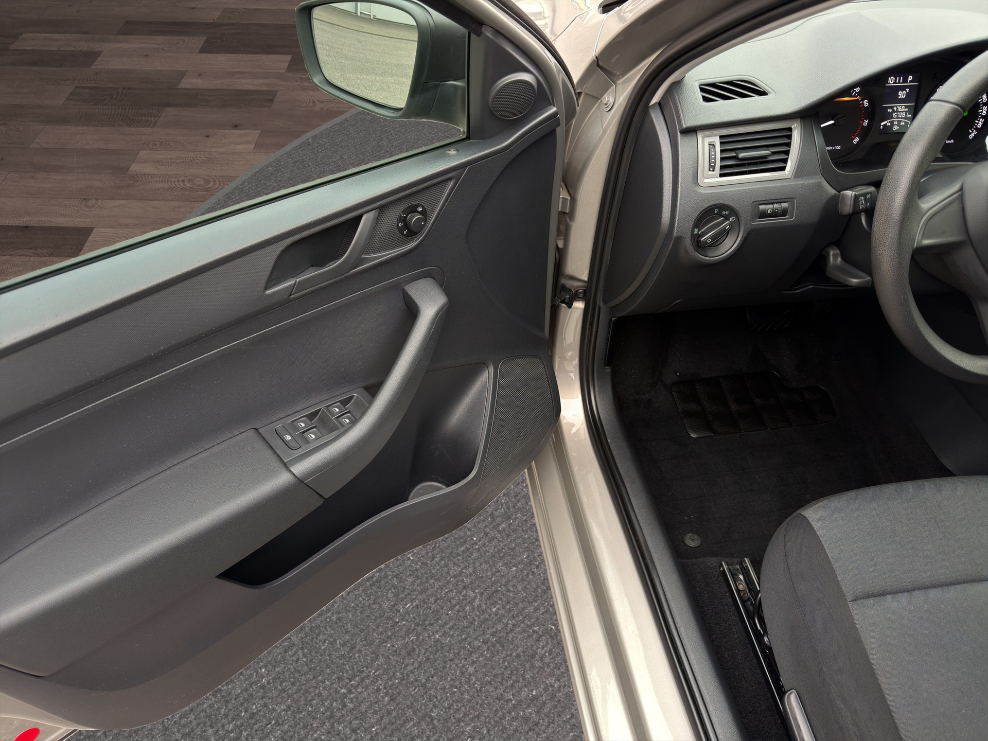 SKODA Rapid Spaceback 1.4 TSI Active DSG-image-19