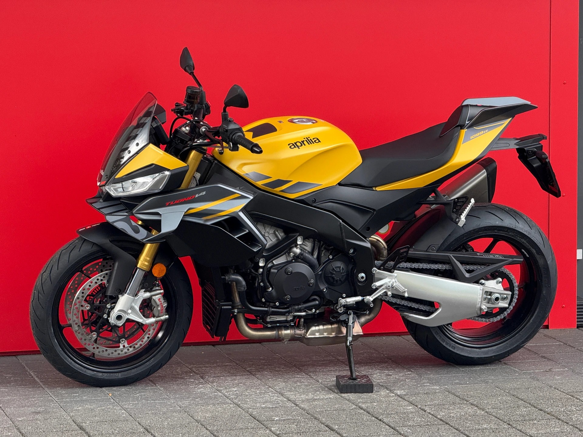 APRILIA Tuono V4 1100-image-4