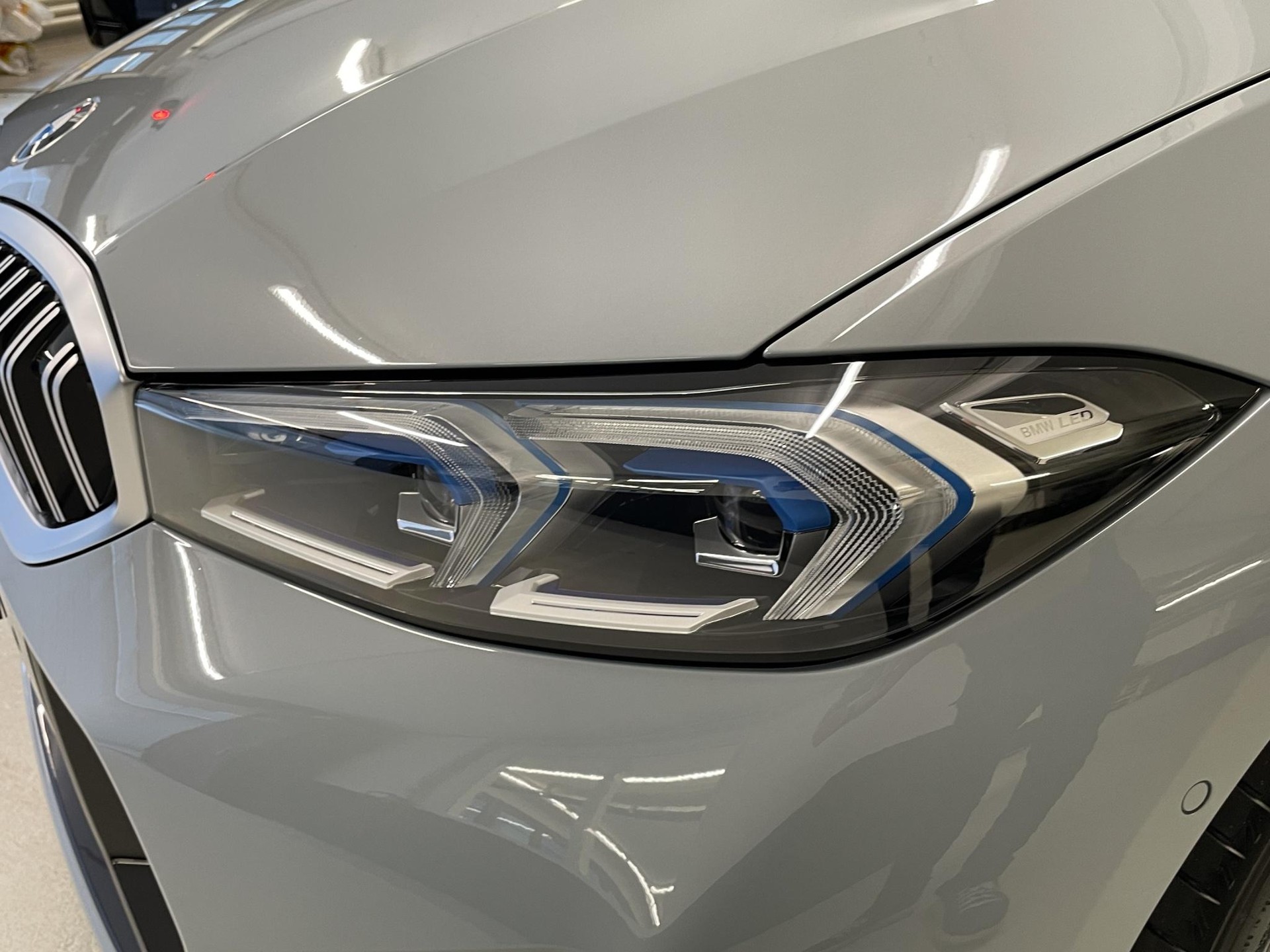 BMW 330d xDrive 48V Touring-image-22