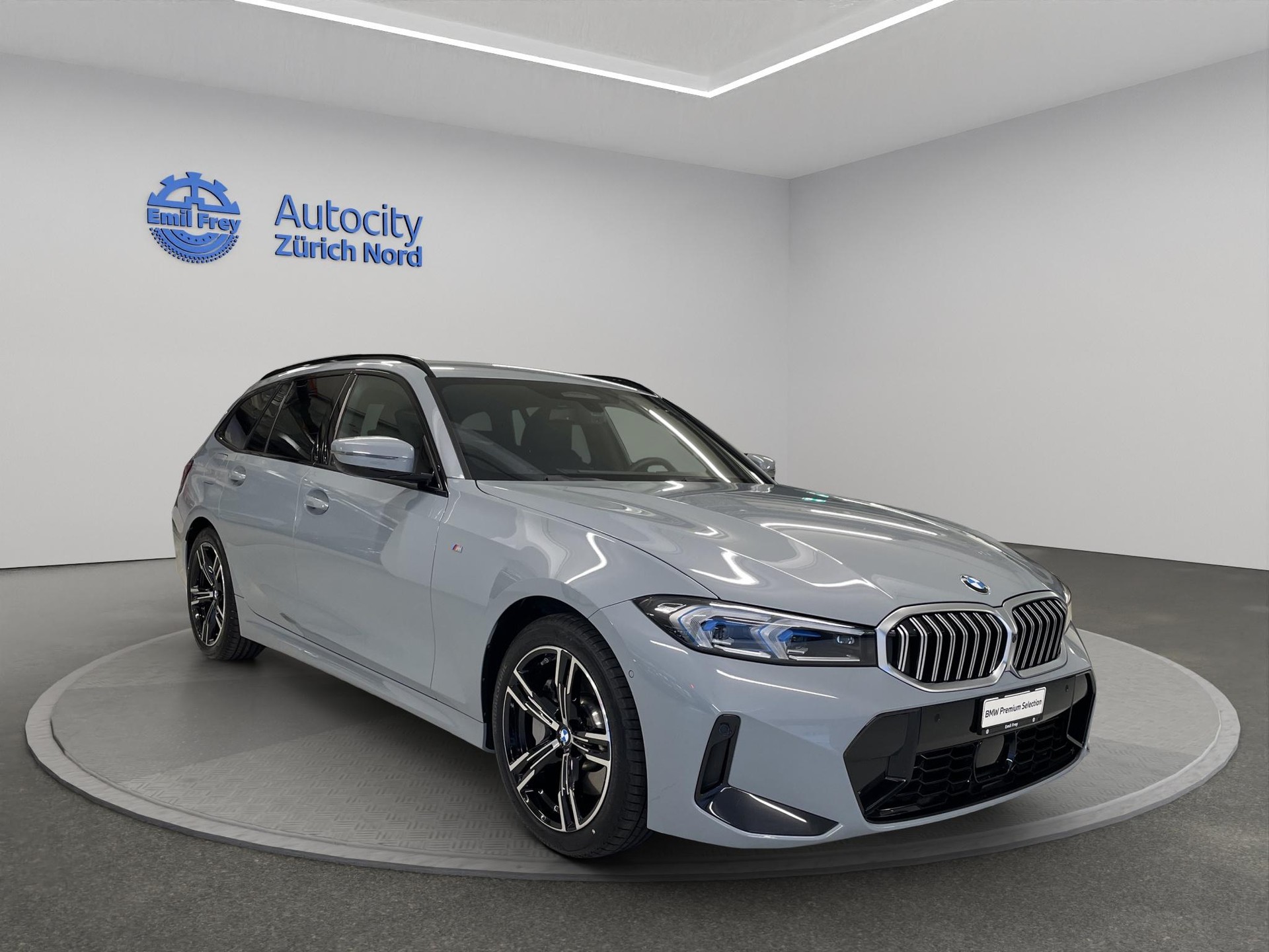 BMW 330d xDrive 48V Touring-showroom-element-3