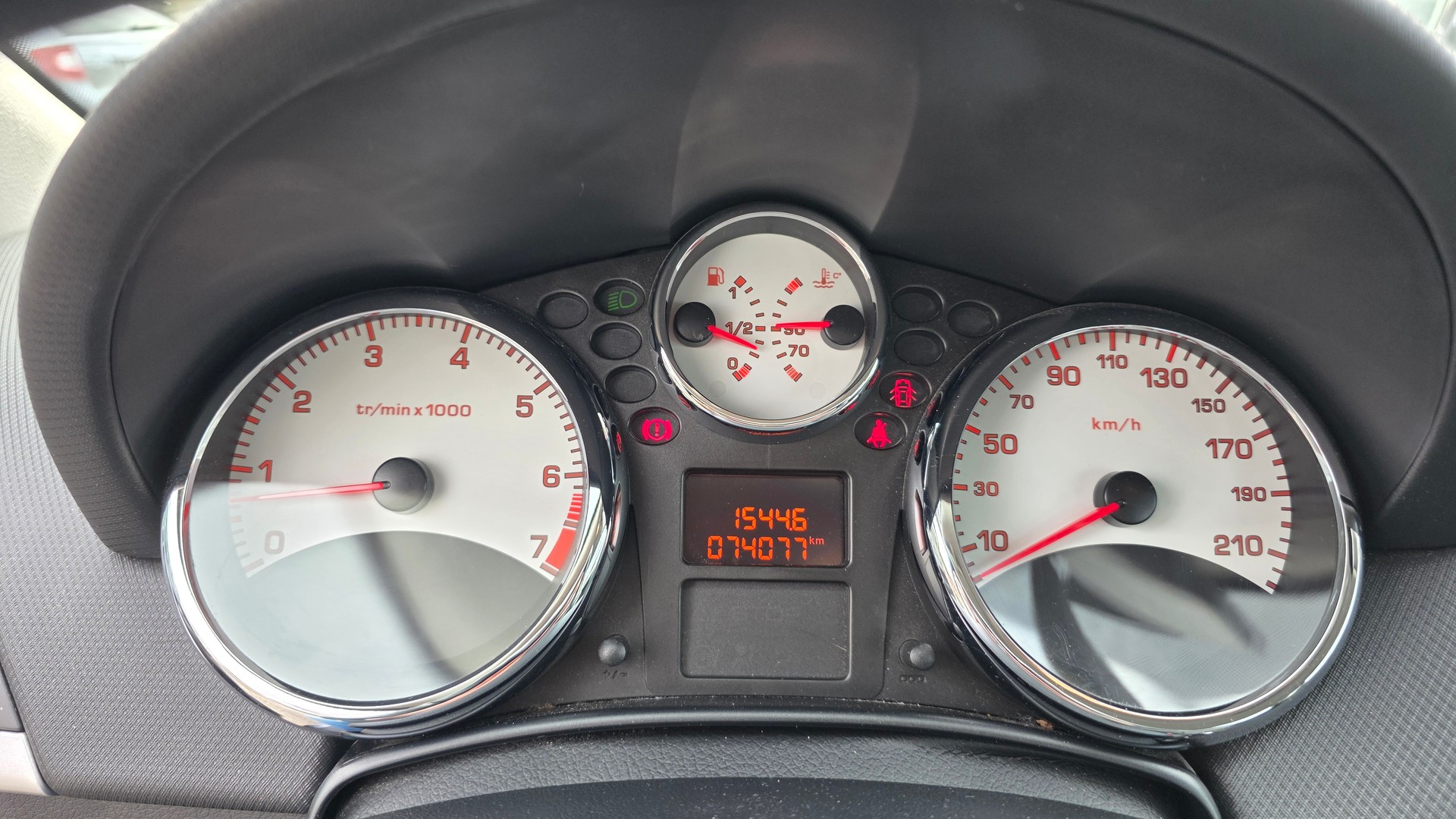 PEUGEOT 207 1.4 16V Active-image-10