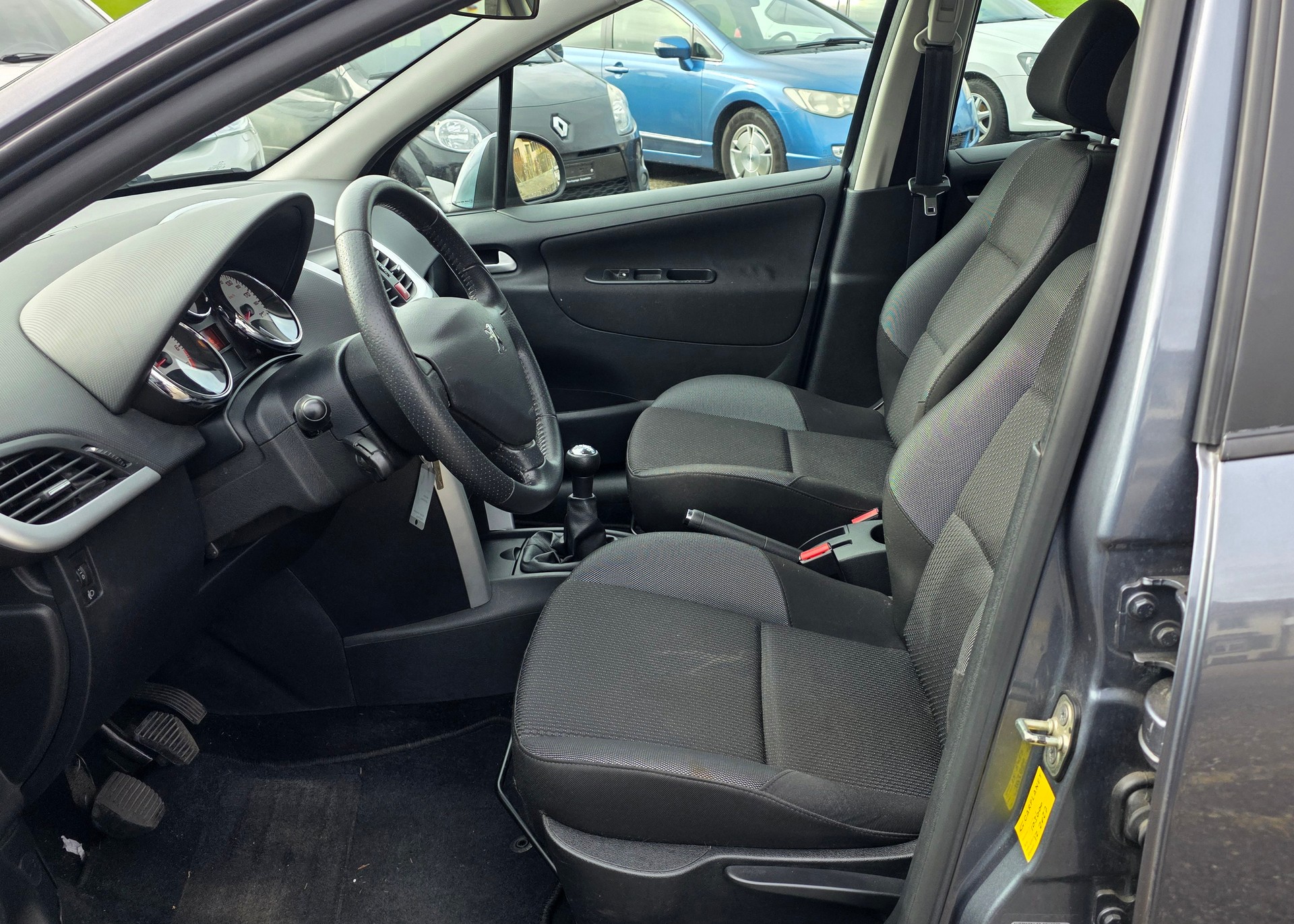 PEUGEOT 207 1.4 16V Active-image-7