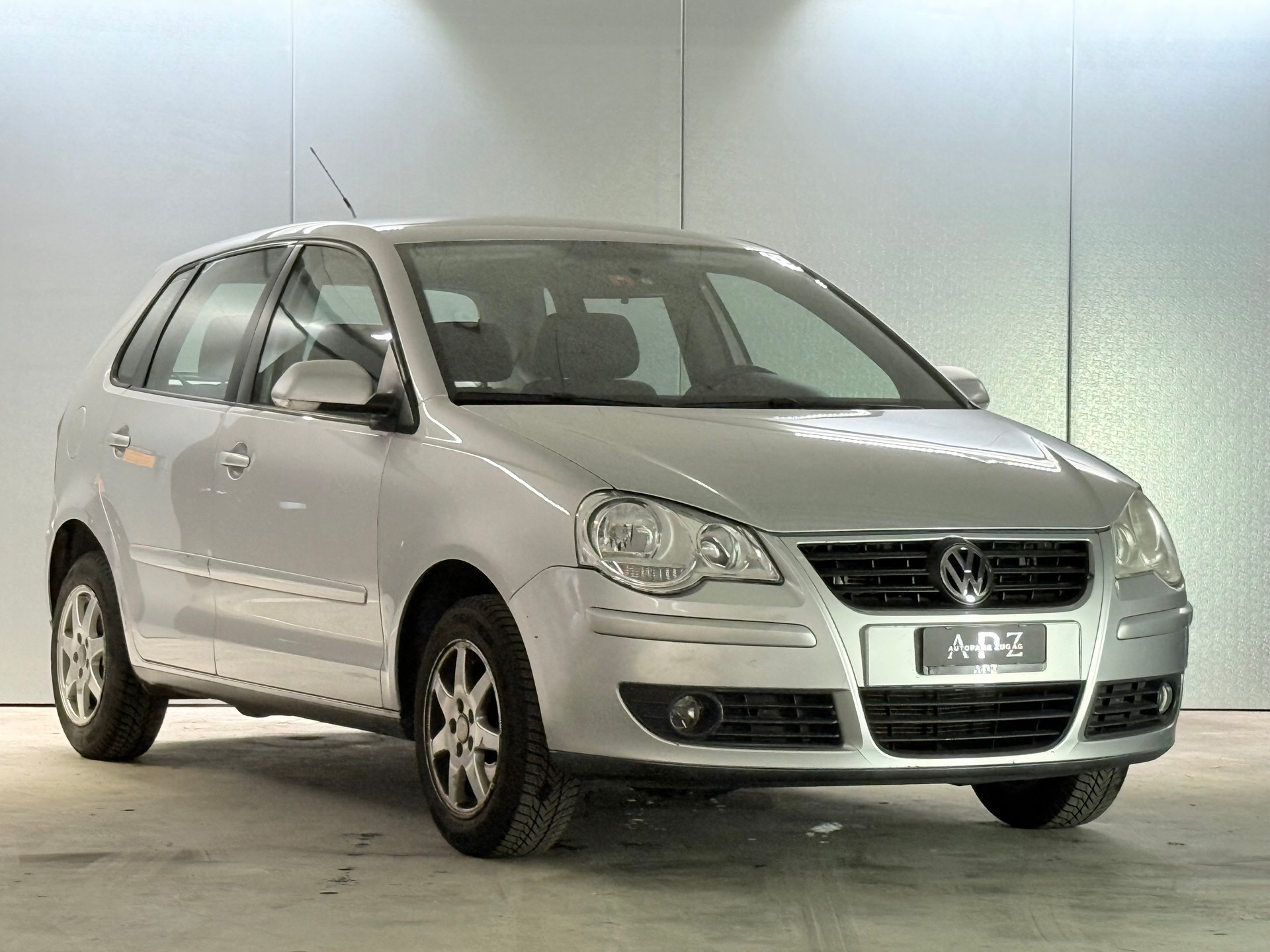VW Polo 1.4 16V Young&Fresh Automatic-image-2