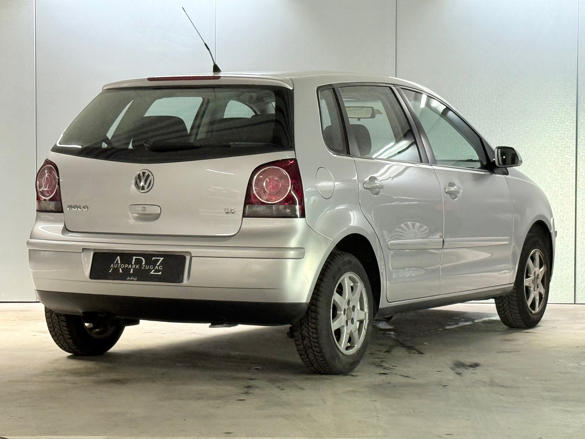 VW Polo 1.4 16V Young&Fresh Automatic-image-4