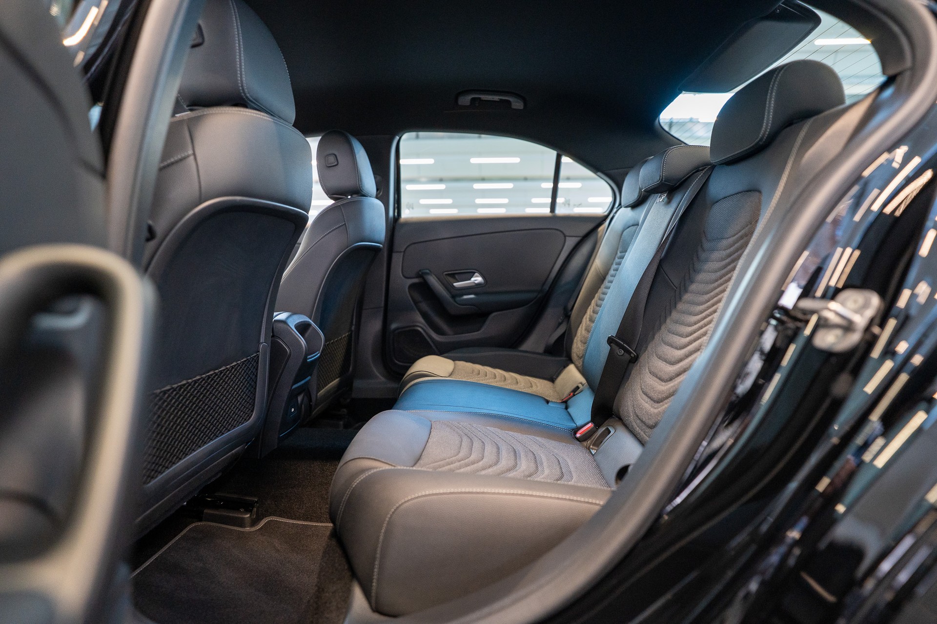 MERCEDES-BENZ A 180 Progressive Limousine / Facelift / Rückfahrkamera / Sitzheizung-image-12