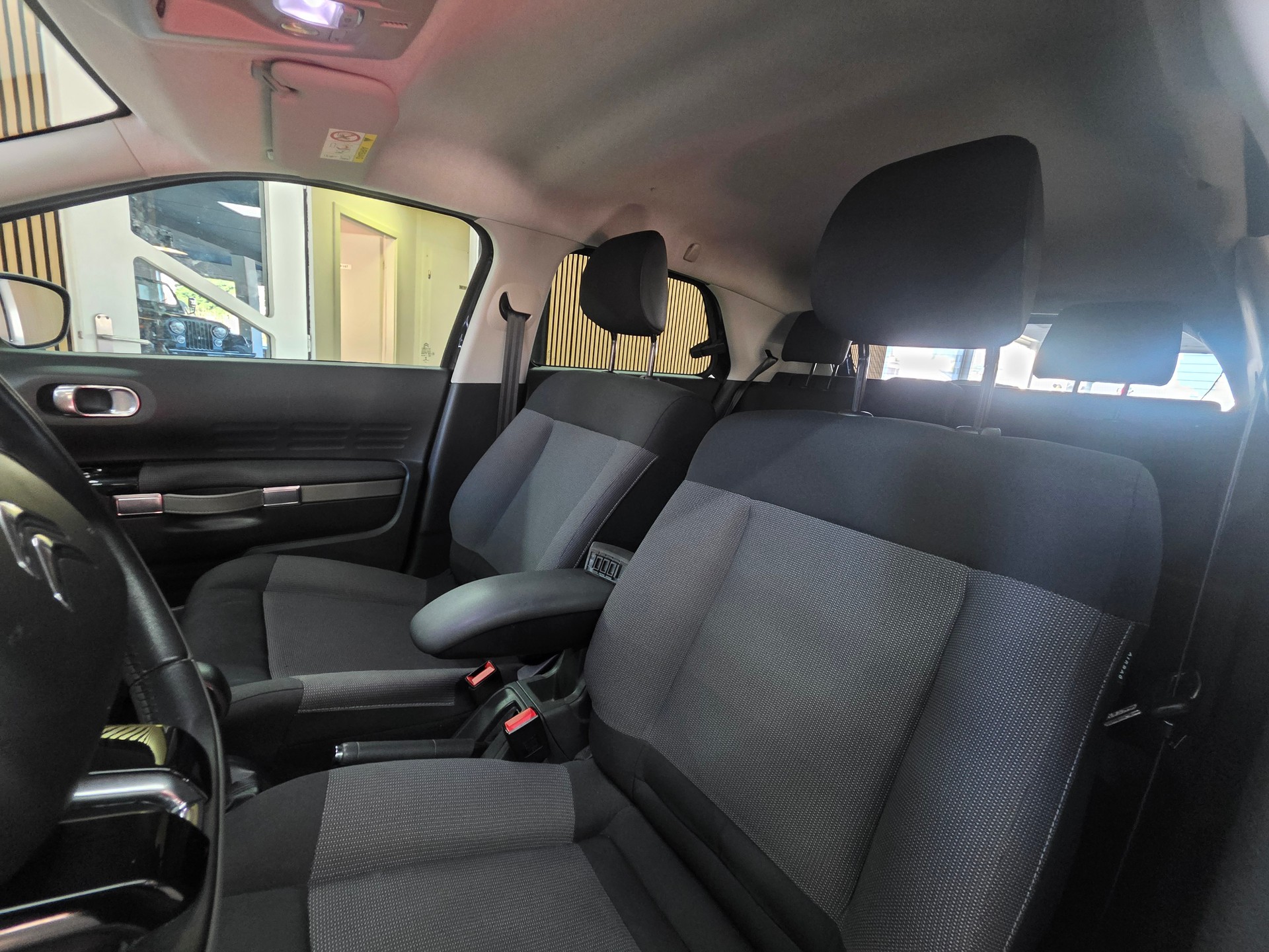 CITROEN C4 Cactus 1.2 e-THP Shine Edition-image-9