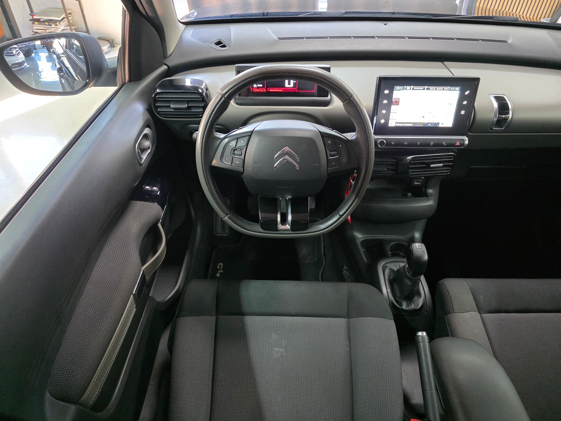 CITROEN C4 Cactus 1.2 e-THP Shine Edition-image-10