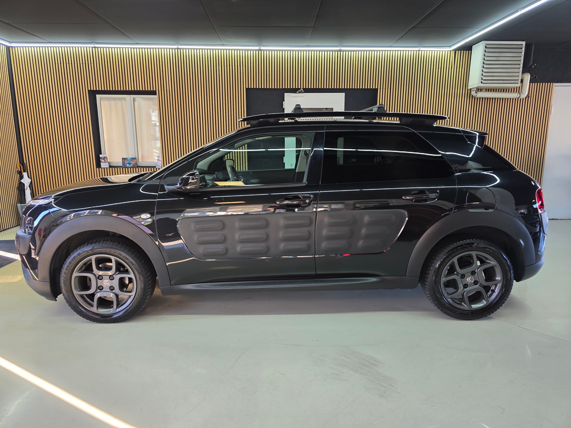 CITROEN C4 Cactus 1.2 e-THP Shine Edition-showroom-element-3