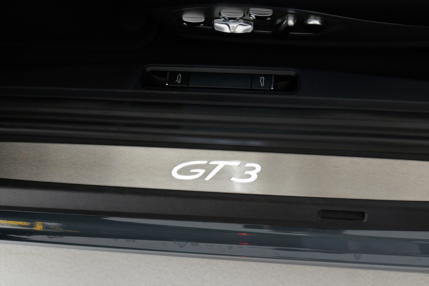 PORSCHE 911 GT3-showroom-element-3