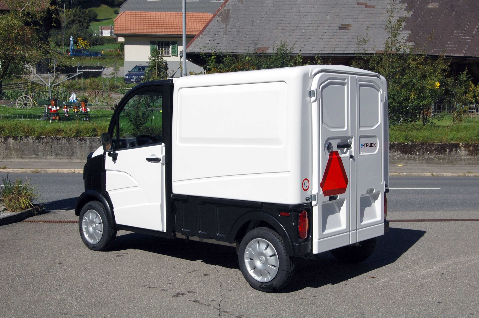 AIXAM E-Truck Van-image-5