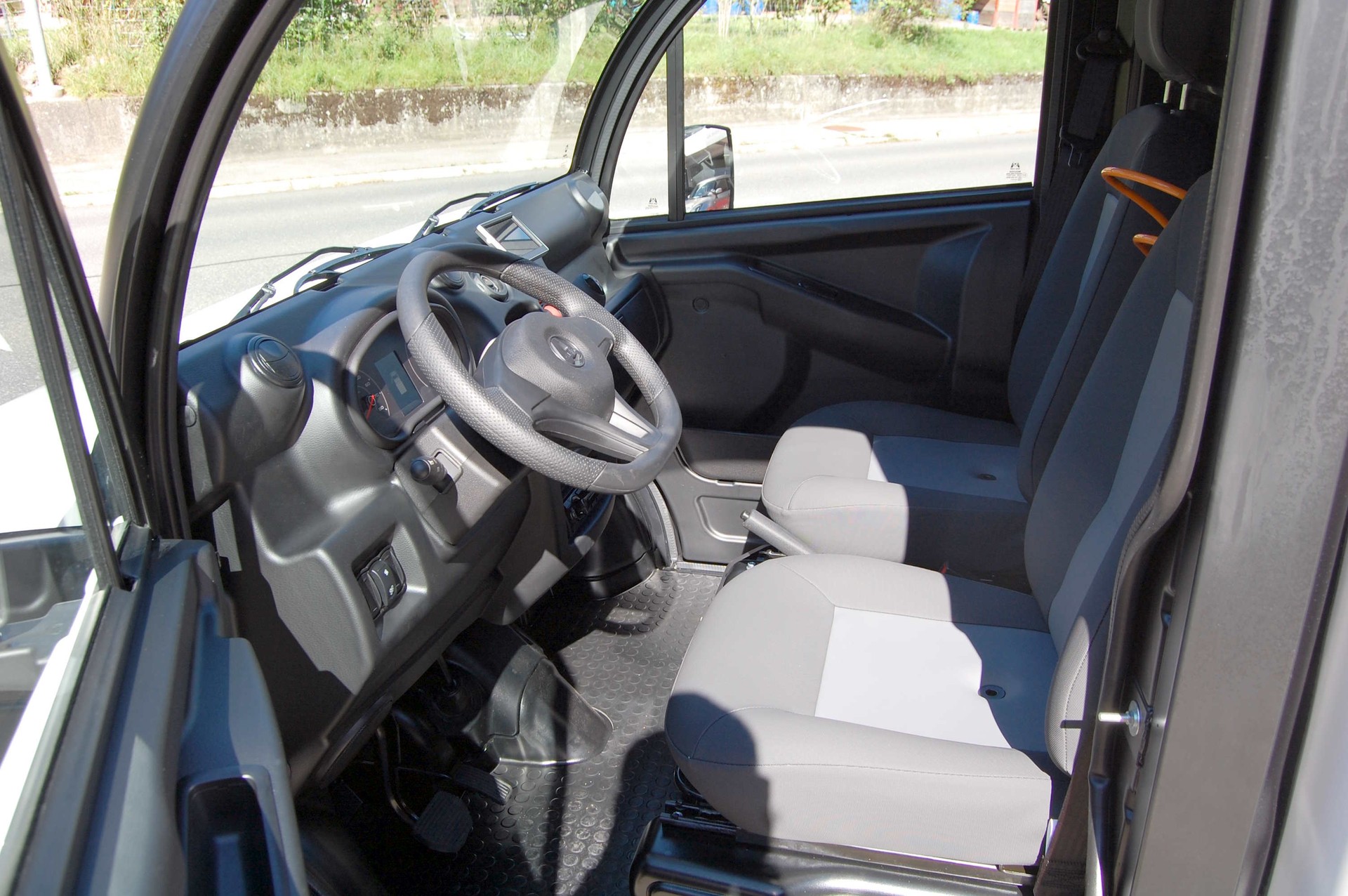 AIXAM E-Truck Van-image-10