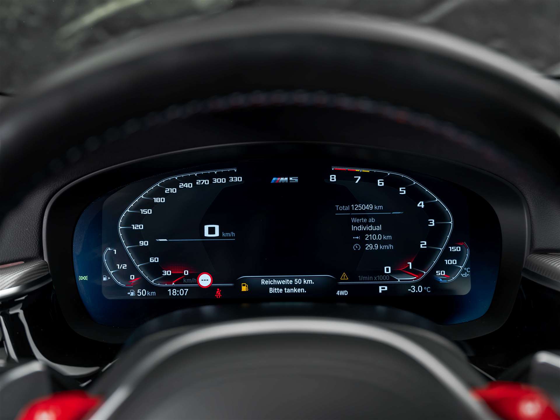 BMW M5 xDrive Competition Drivelogic *Carbon Dach*Head-Up*360°*-image-40