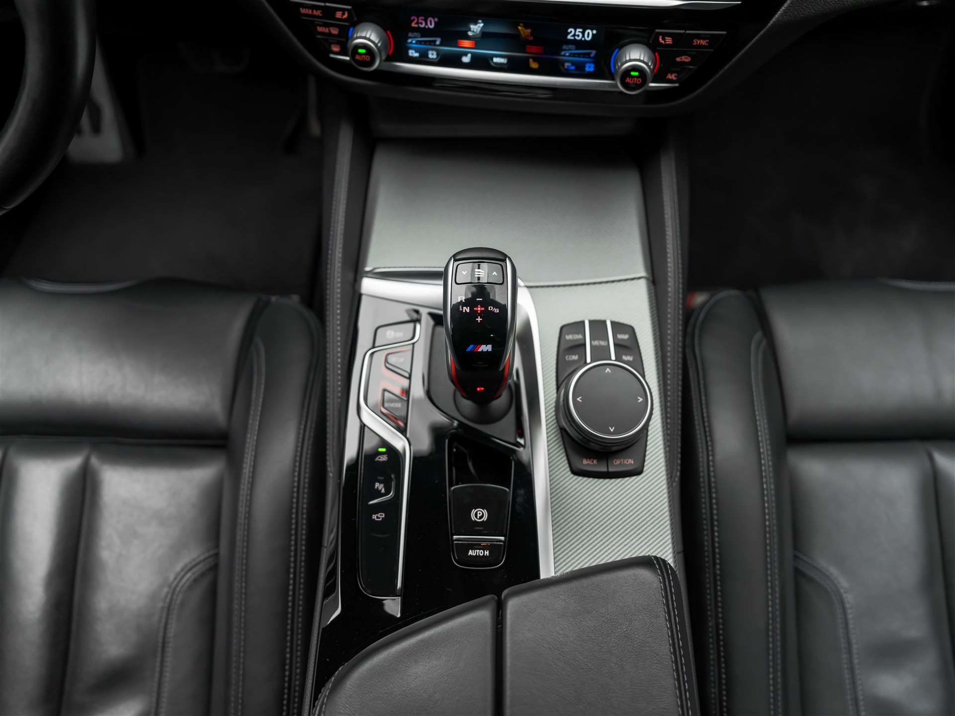 BMW M5 xDrive Competition Drivelogic *Carbon Dach*Head-Up*360°*-image-35