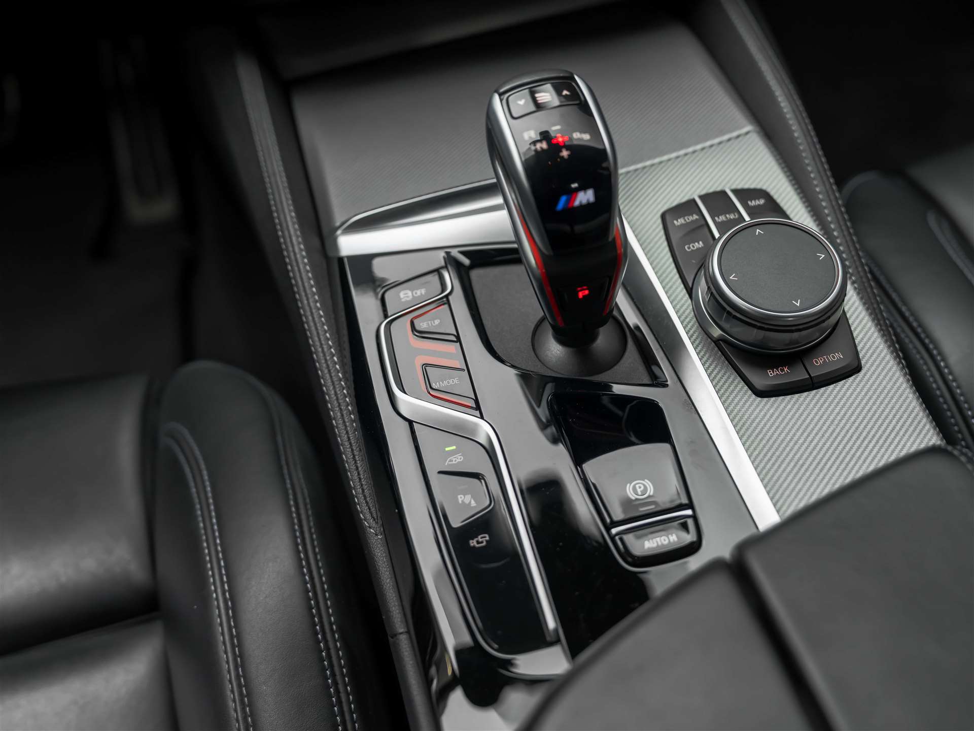 BMW M5 xDrive Competition Drivelogic *Carbon Dach*Head-Up*360°*-image-36