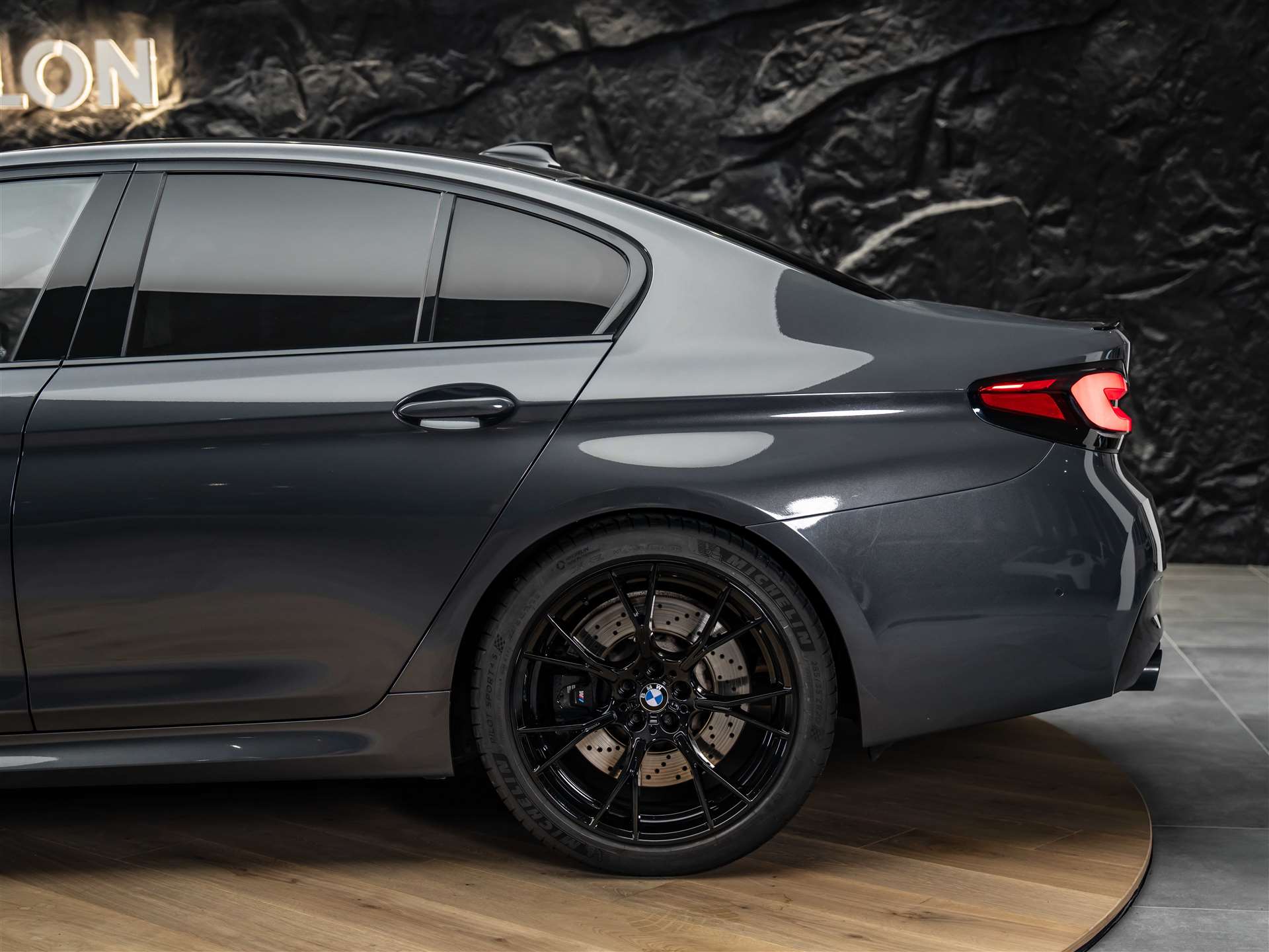 BMW M5 xDrive Competition Drivelogic *Carbon Dach*Head-Up*360°*-image-20