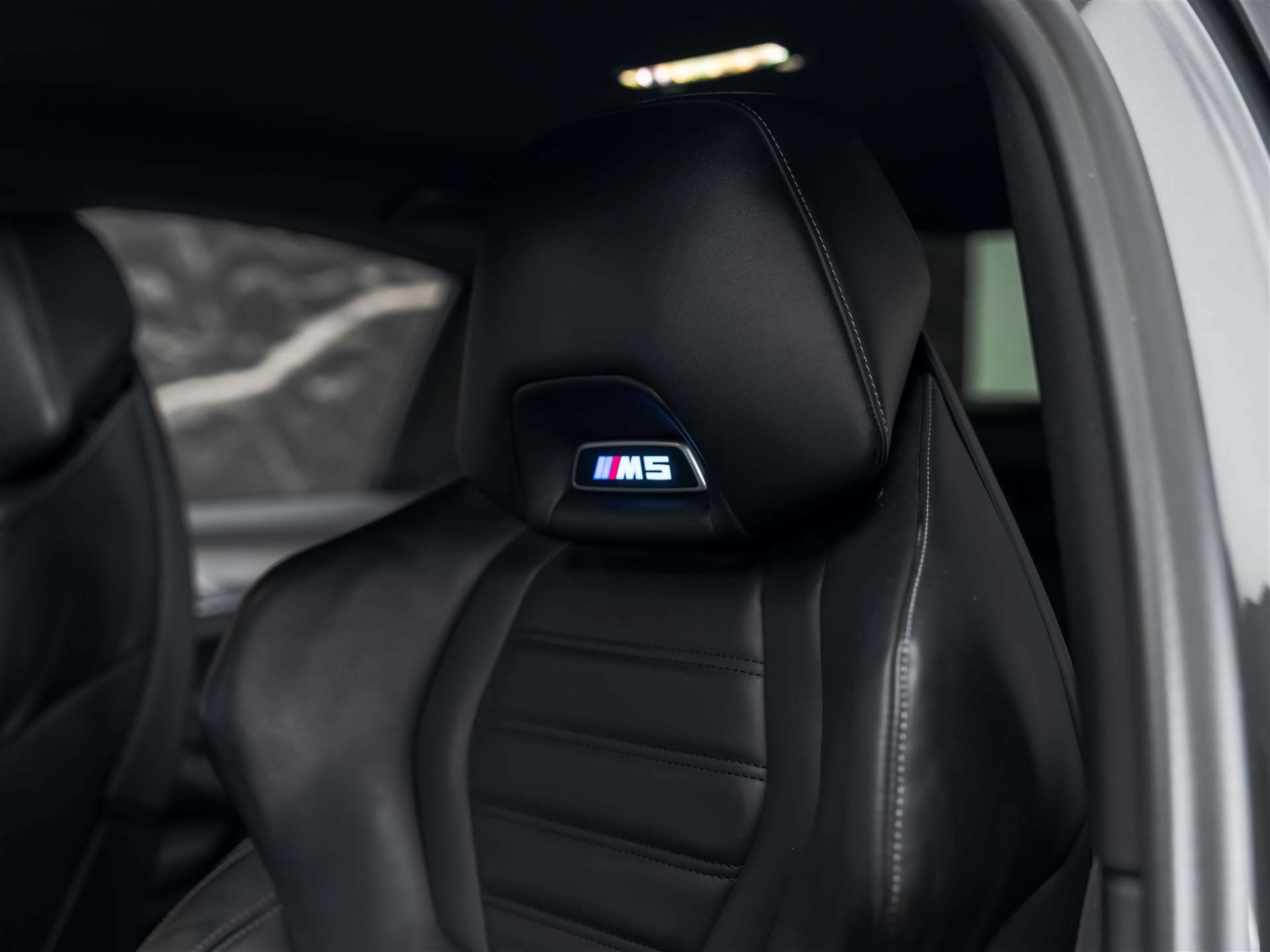 BMW M5 xDrive Competition Drivelogic *Carbon Dach*Head-Up*360°*-image-11