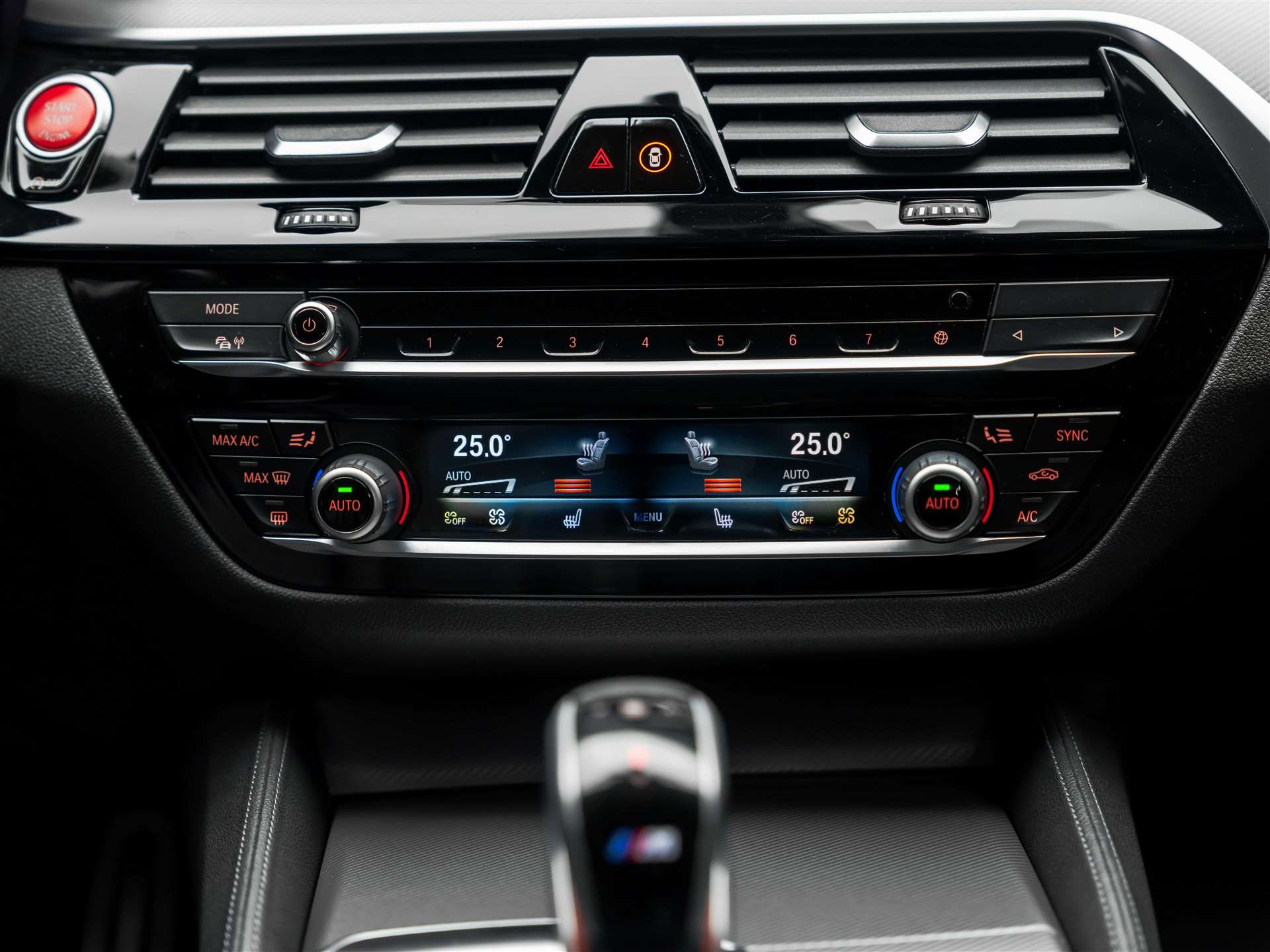 BMW M5 xDrive Competition Drivelogic *Carbon Dach*Head-Up*360°*-image-34
