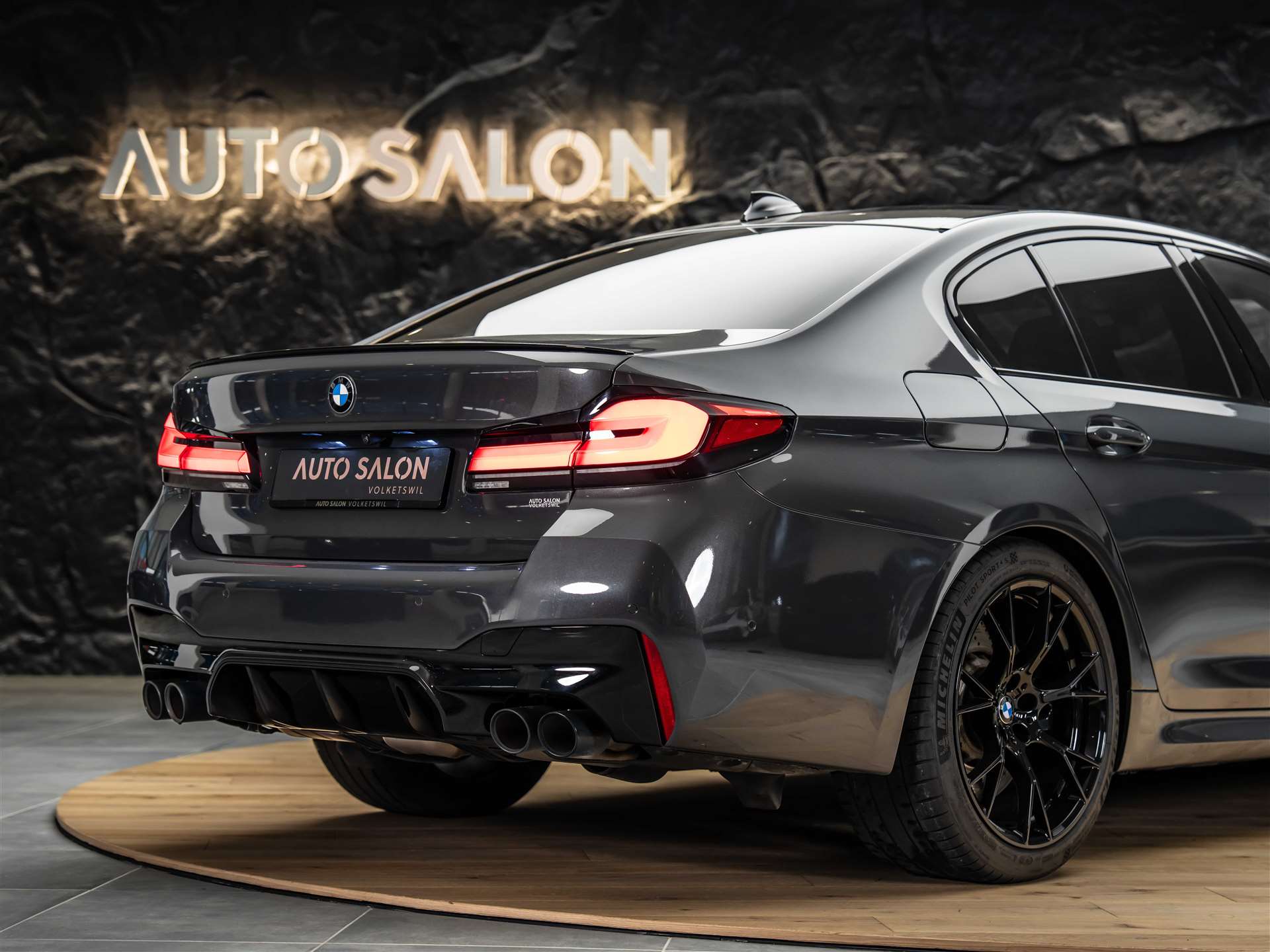 BMW M5 xDrive Competition Drivelogic *Carbon Dach*Head-Up*360°*-image-23
