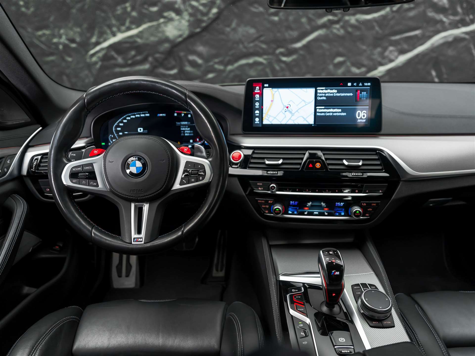 BMW M5 xDrive Competition Drivelogic *Carbon Dach*Head-Up*360°*-image-31