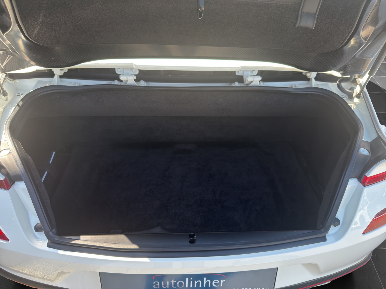 ASTON MARTIN Vanquish Volante V12 5.9-48 Touchtronic 3-image-12