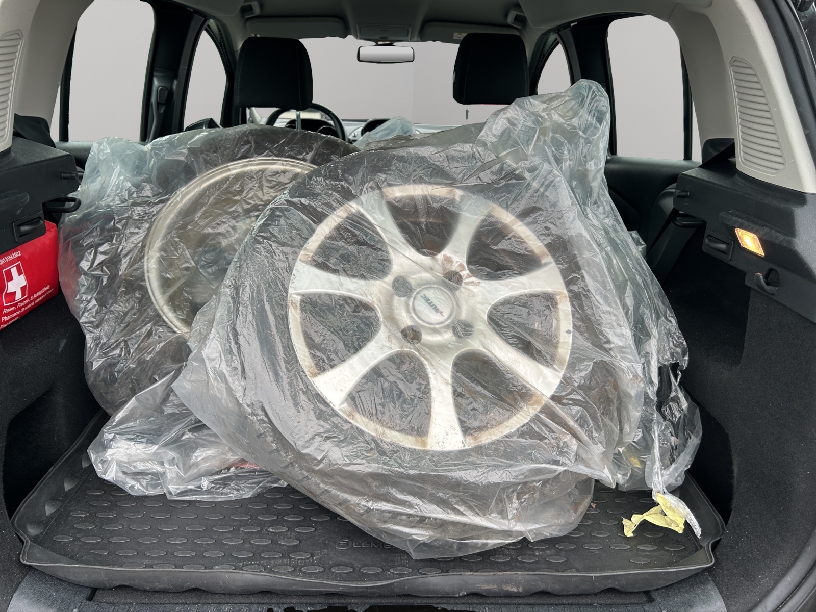 FORD B-Max 1.6 Ti-VCT Titanium PowerShift-image-17