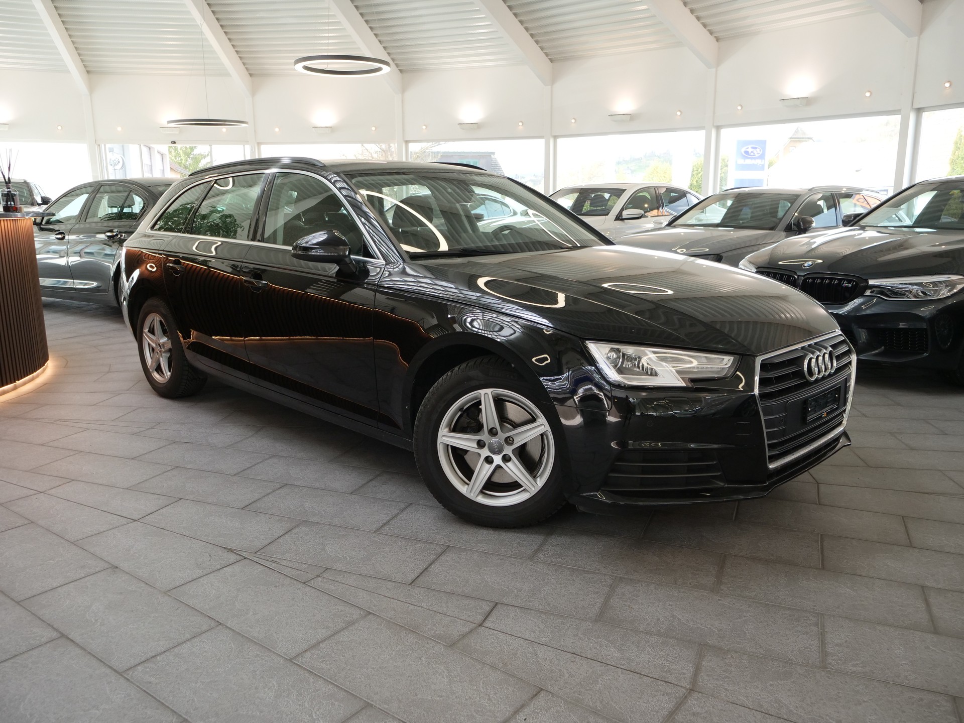 AUDI A4 Avant 2.0 TDI S-tronic-showroom-element-2