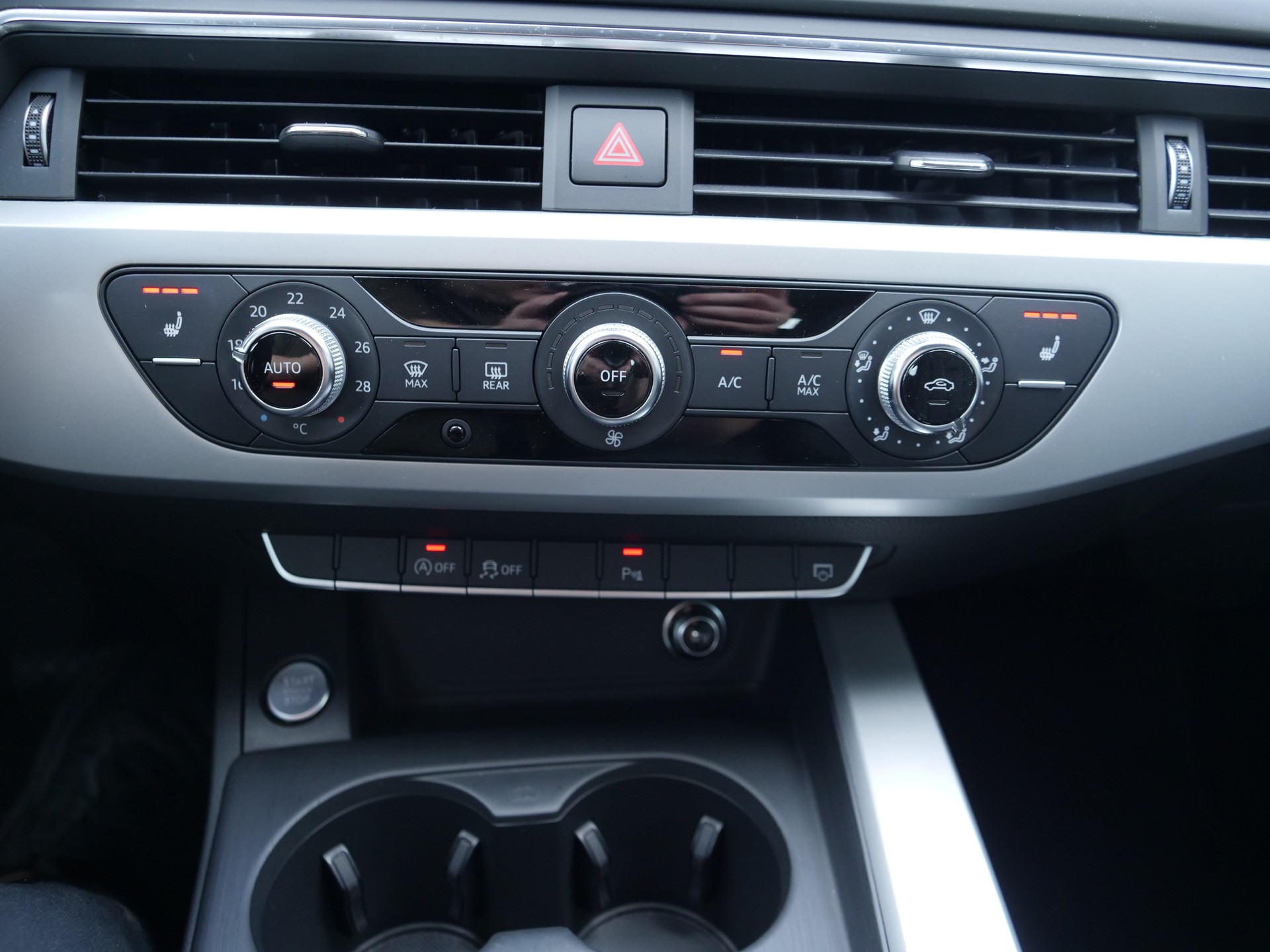AUDI A4 Avant 2.0 TDI S-tronic-image-14
