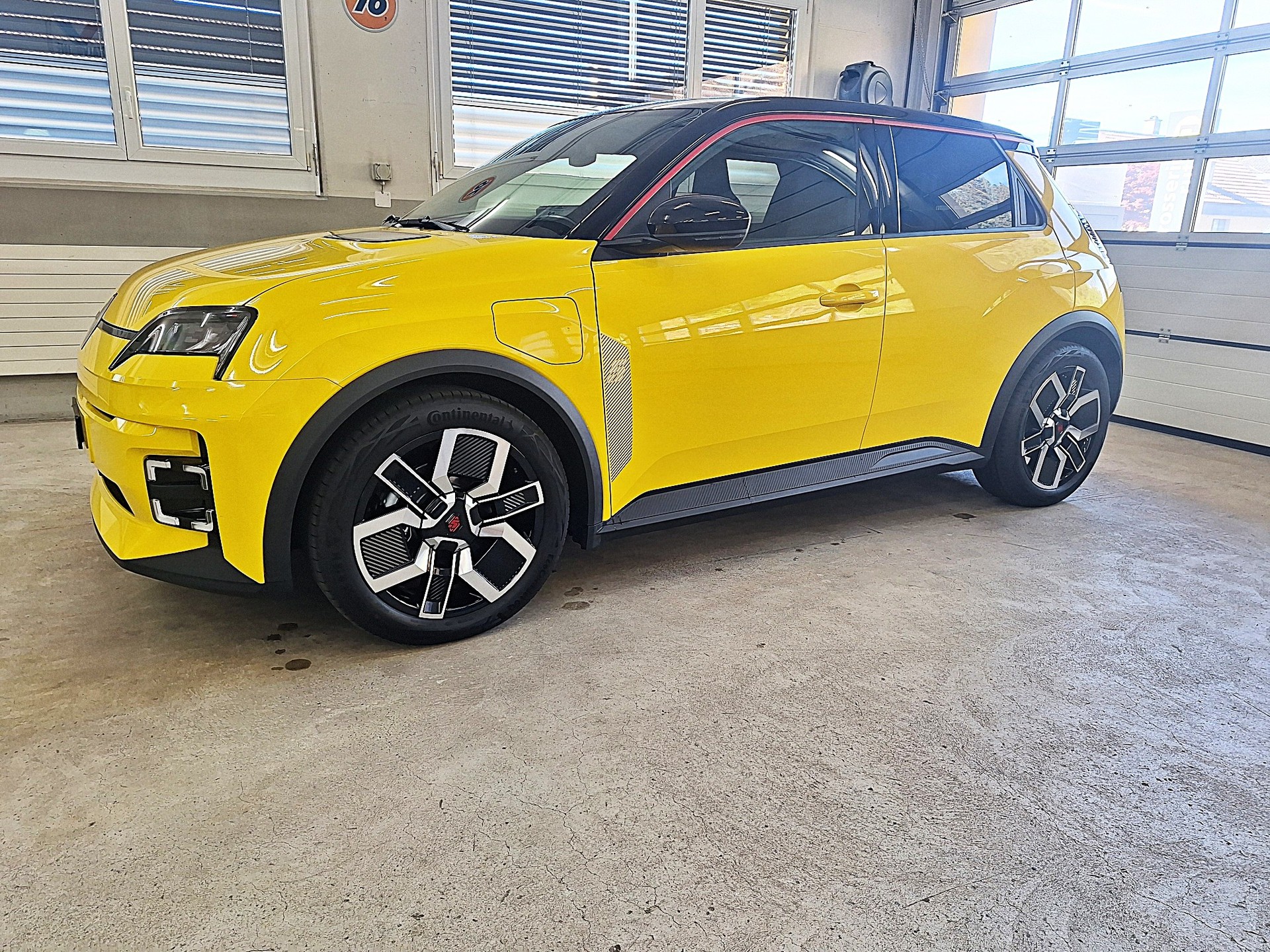 RENAULT R5 E-Tech Urban Range 40 kWh Techno⚡Keine Ablieferungspauschale⚡-showroom-element-2