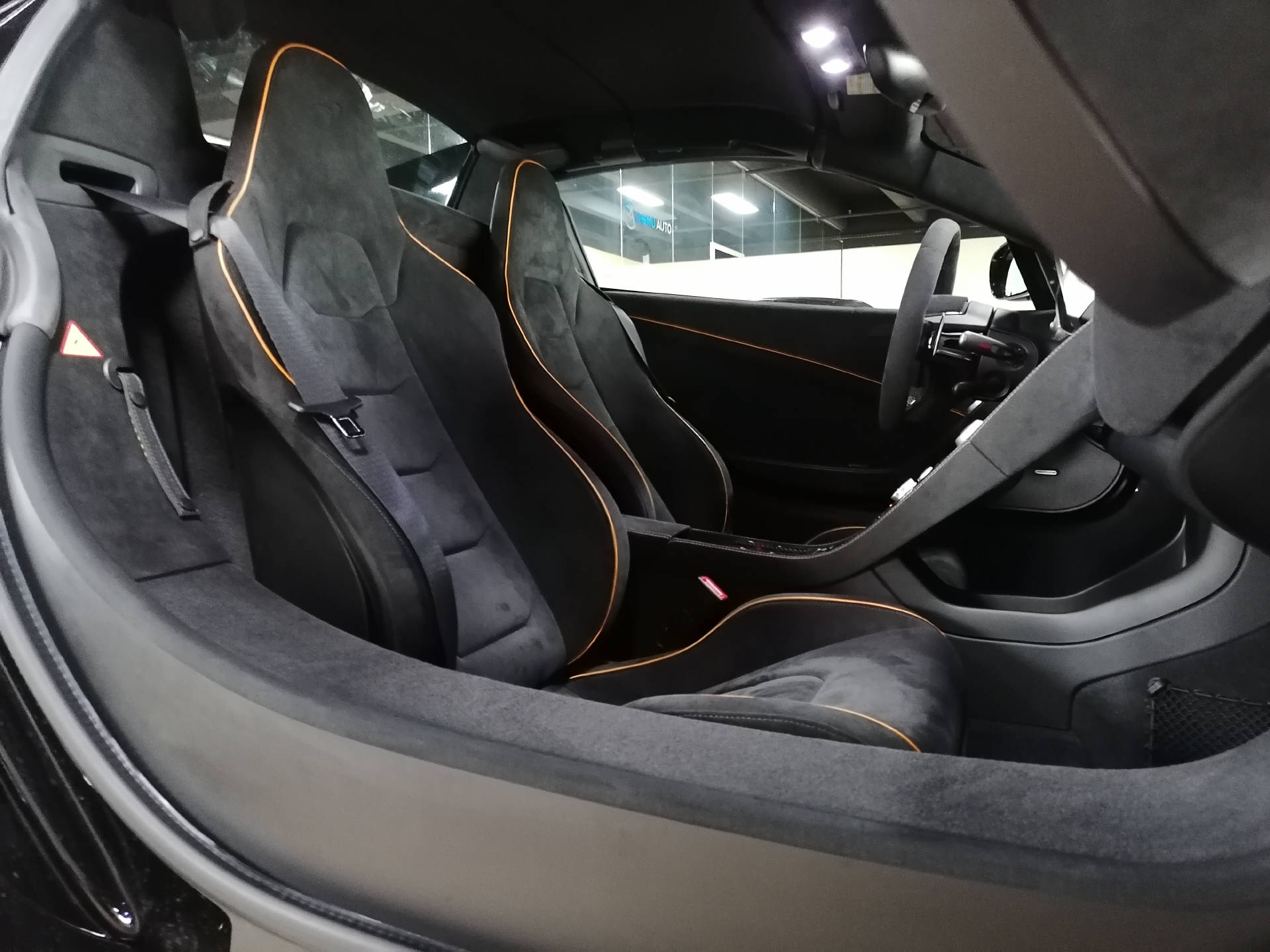 McLAREN 650S Spider 3.8 V8 SSG-image-28