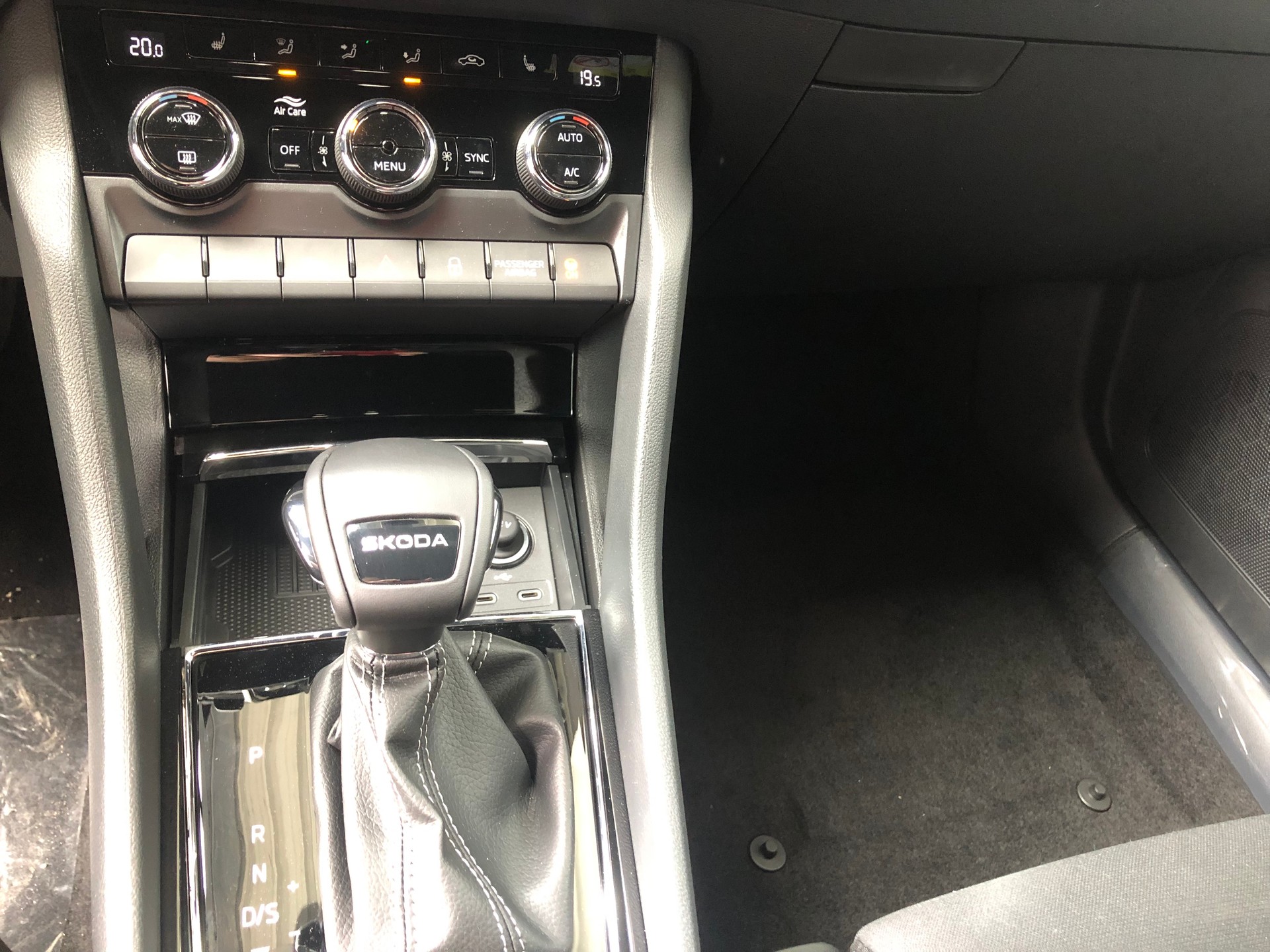 SKODA Karoq 1.5 TSI SportLine DSG-image-10