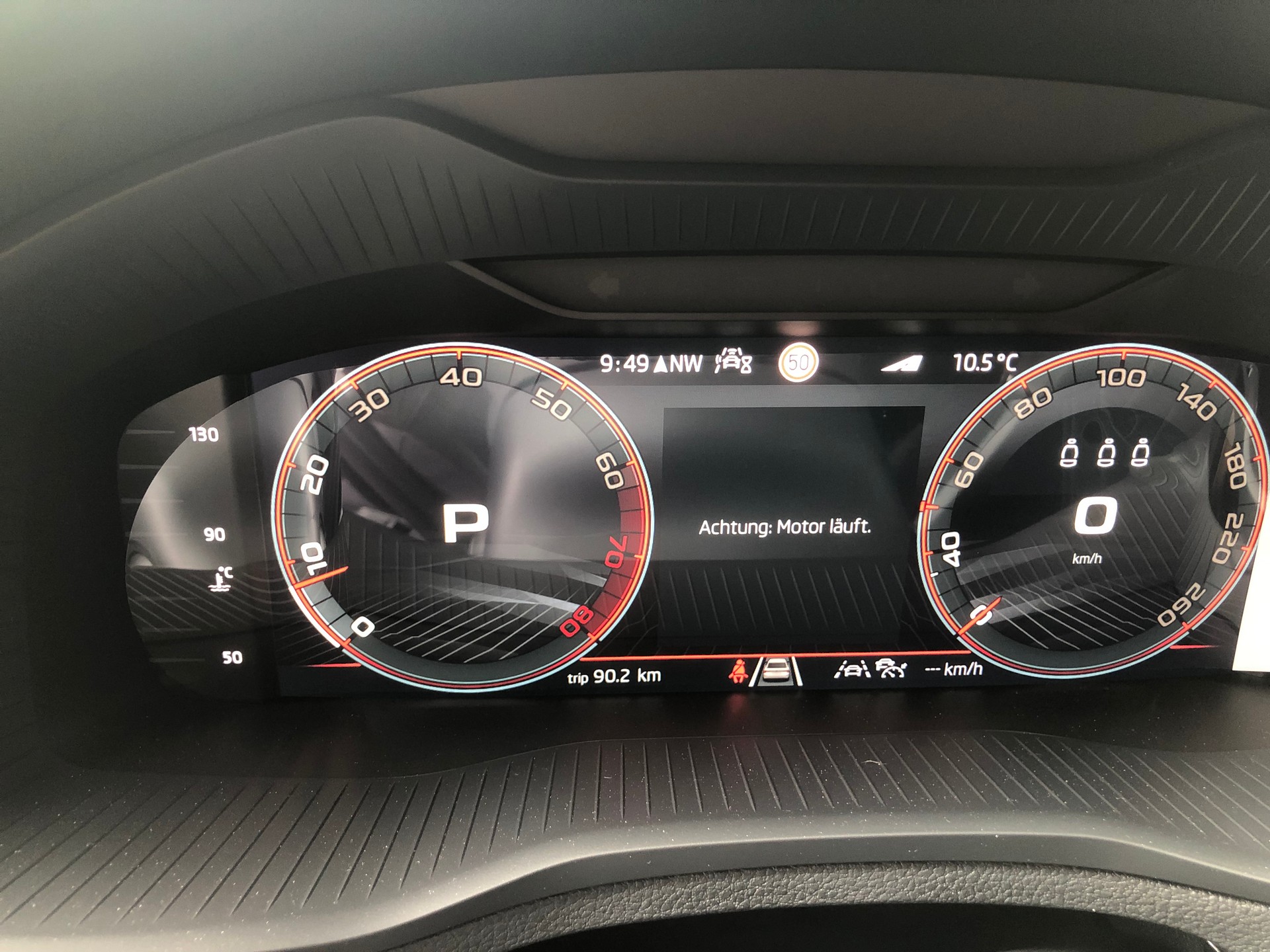 SKODA Karoq 1.5 TSI SportLine DSG-image-9