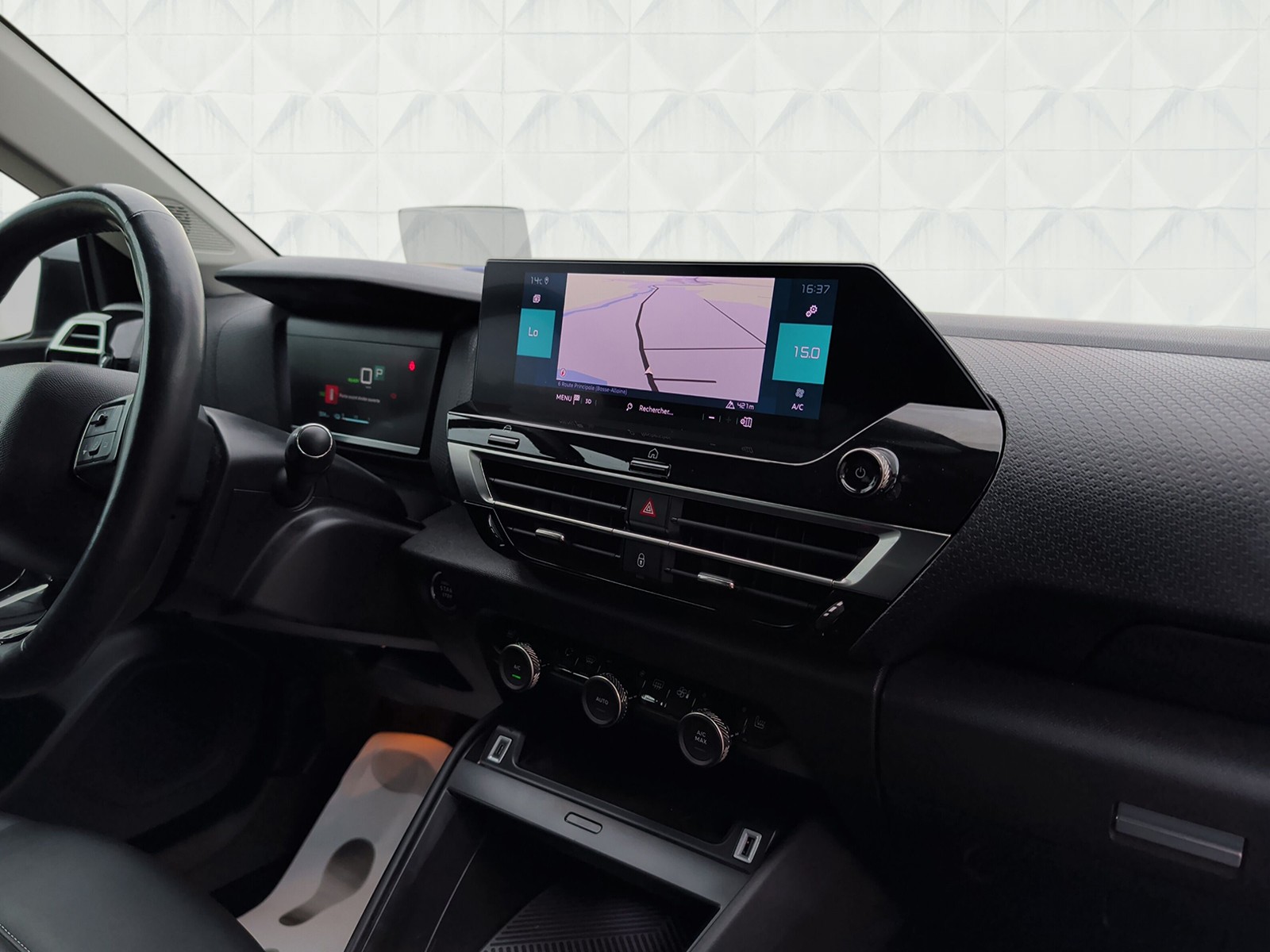CITROEN C4 Electric Shine-image-10