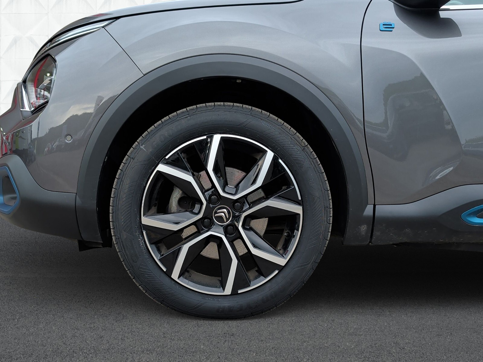 CITROEN C4 Electric Shine-image-7